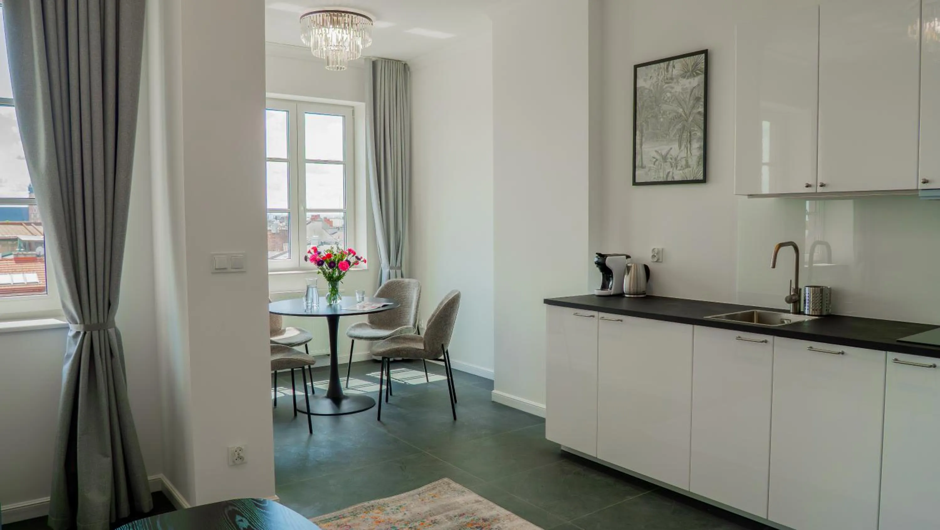 Kitchen or kitchenette in Długa 17 Residence