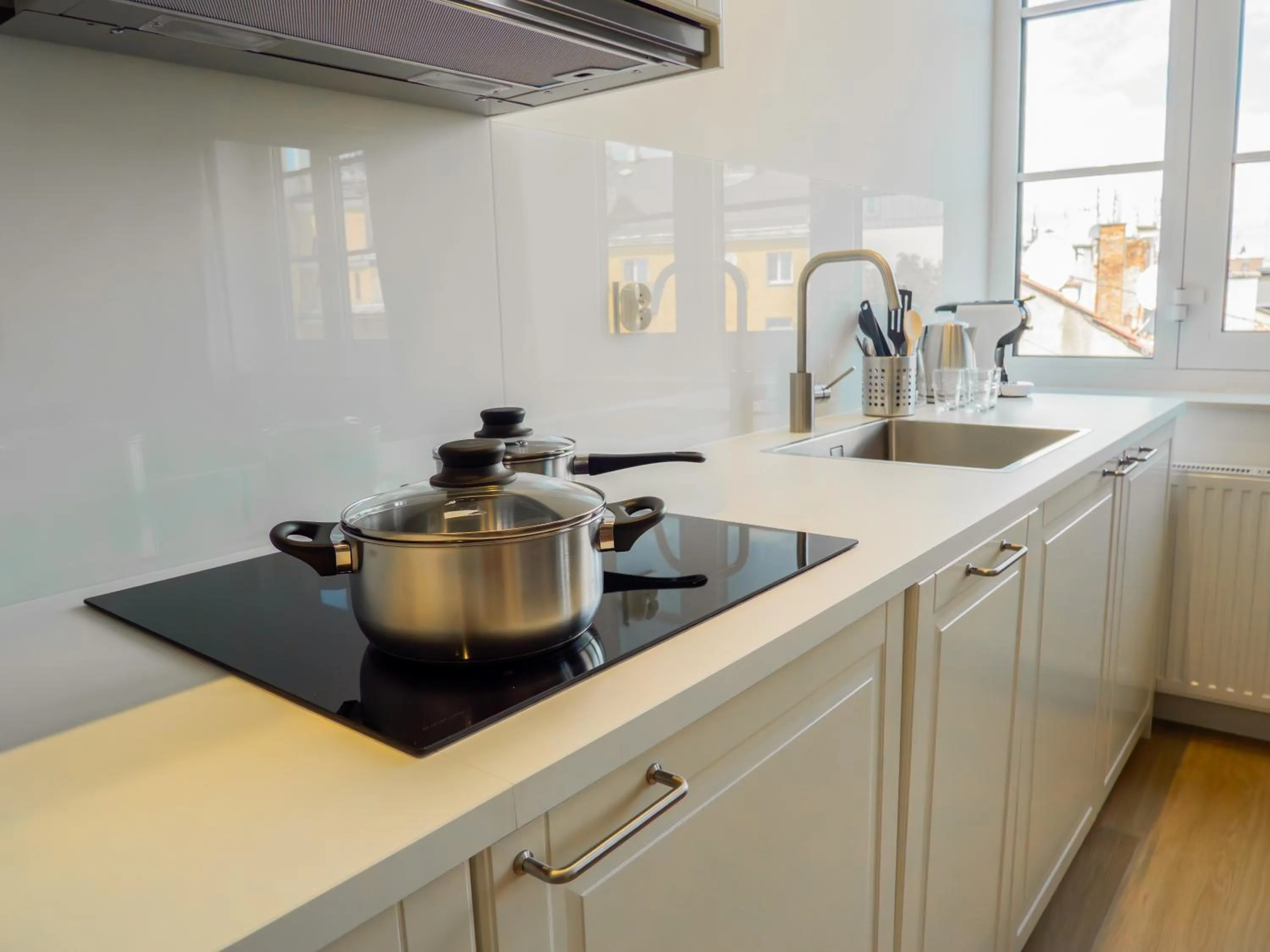 Coffee/tea facilities in Długa 17 Residence