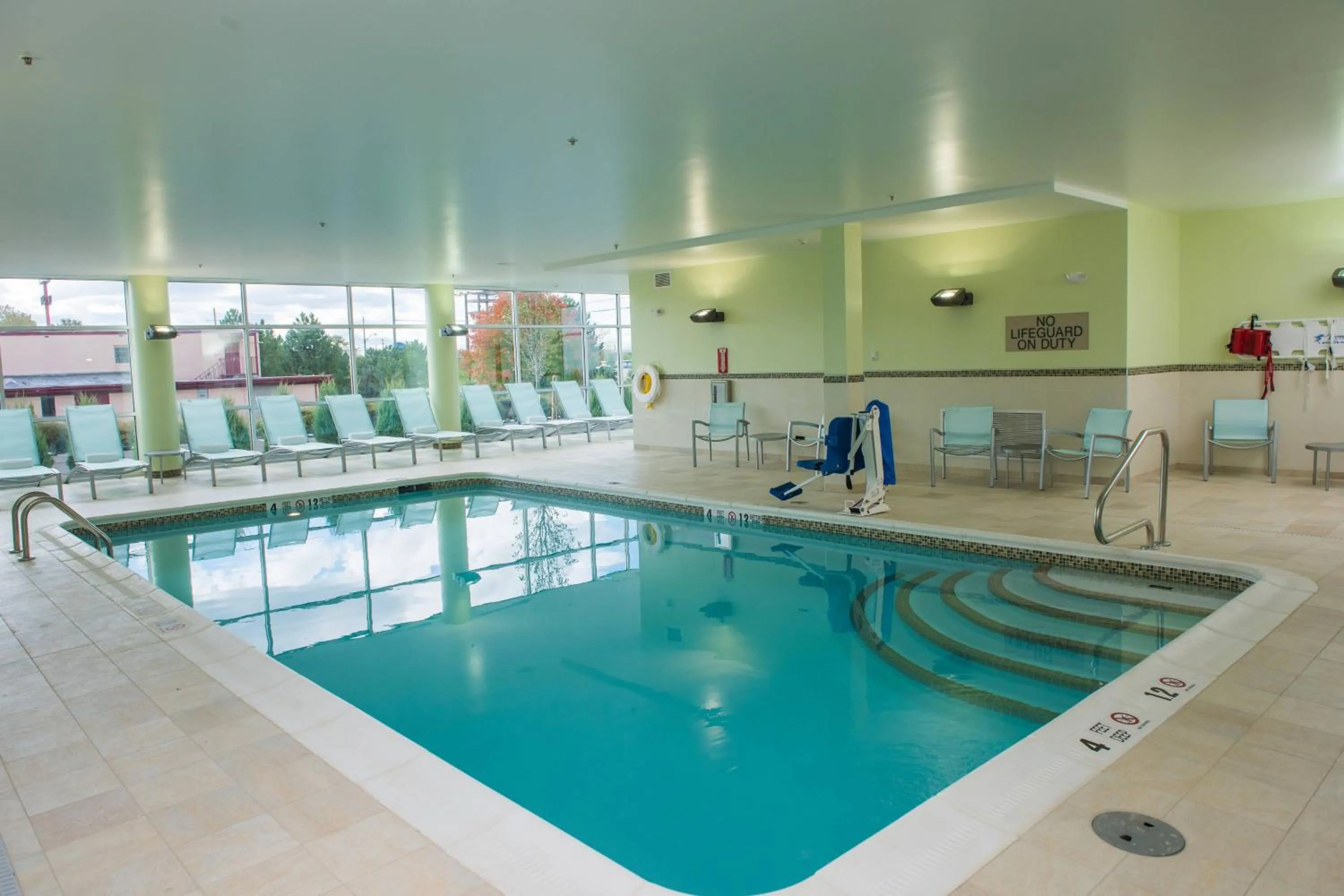 Swimming pool in SpringHill Suites by Marriott Buffalo Airport