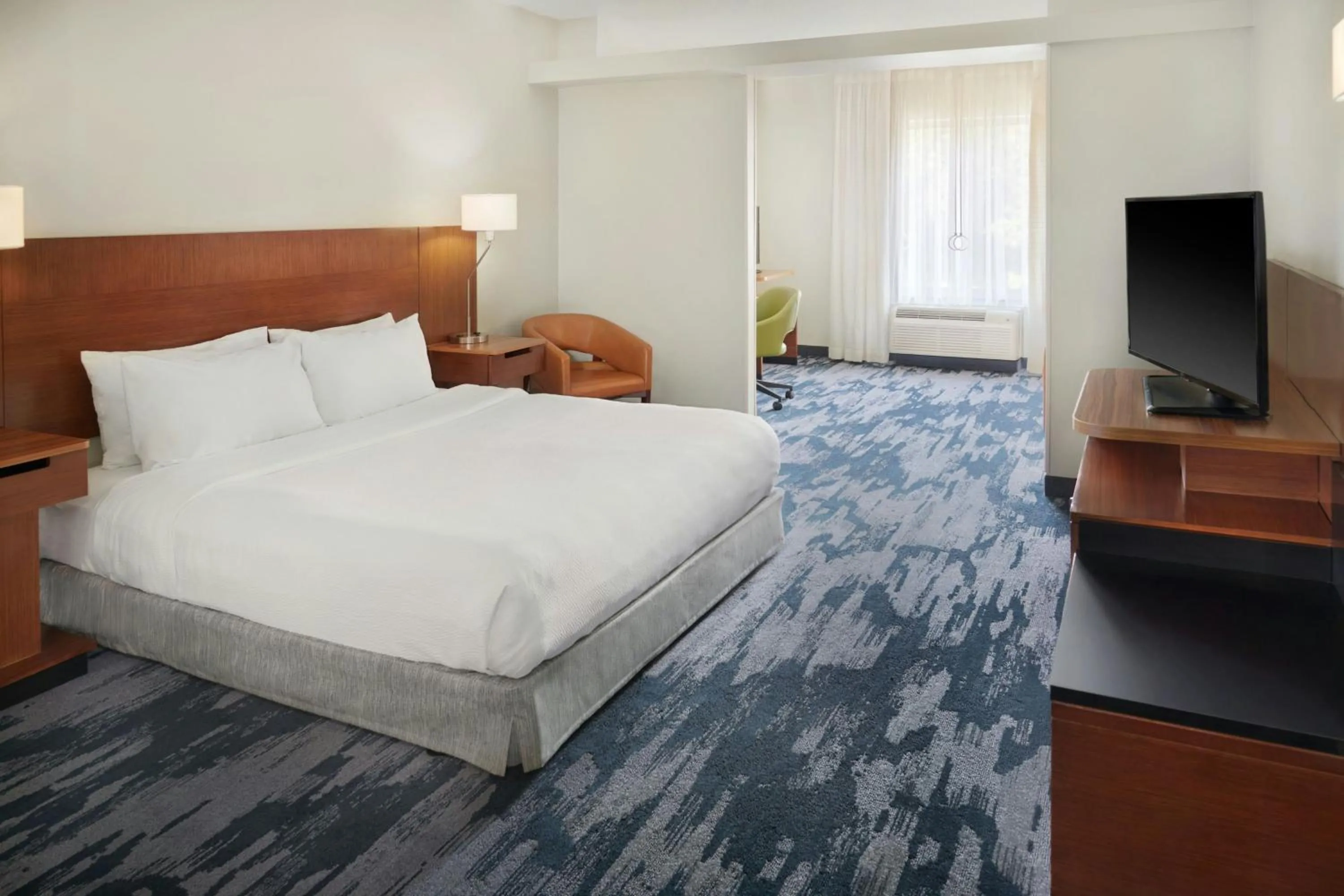 Photo of the whole room, Bed in Fairfield Inn & Suites by Marriott Reading Wyomissing