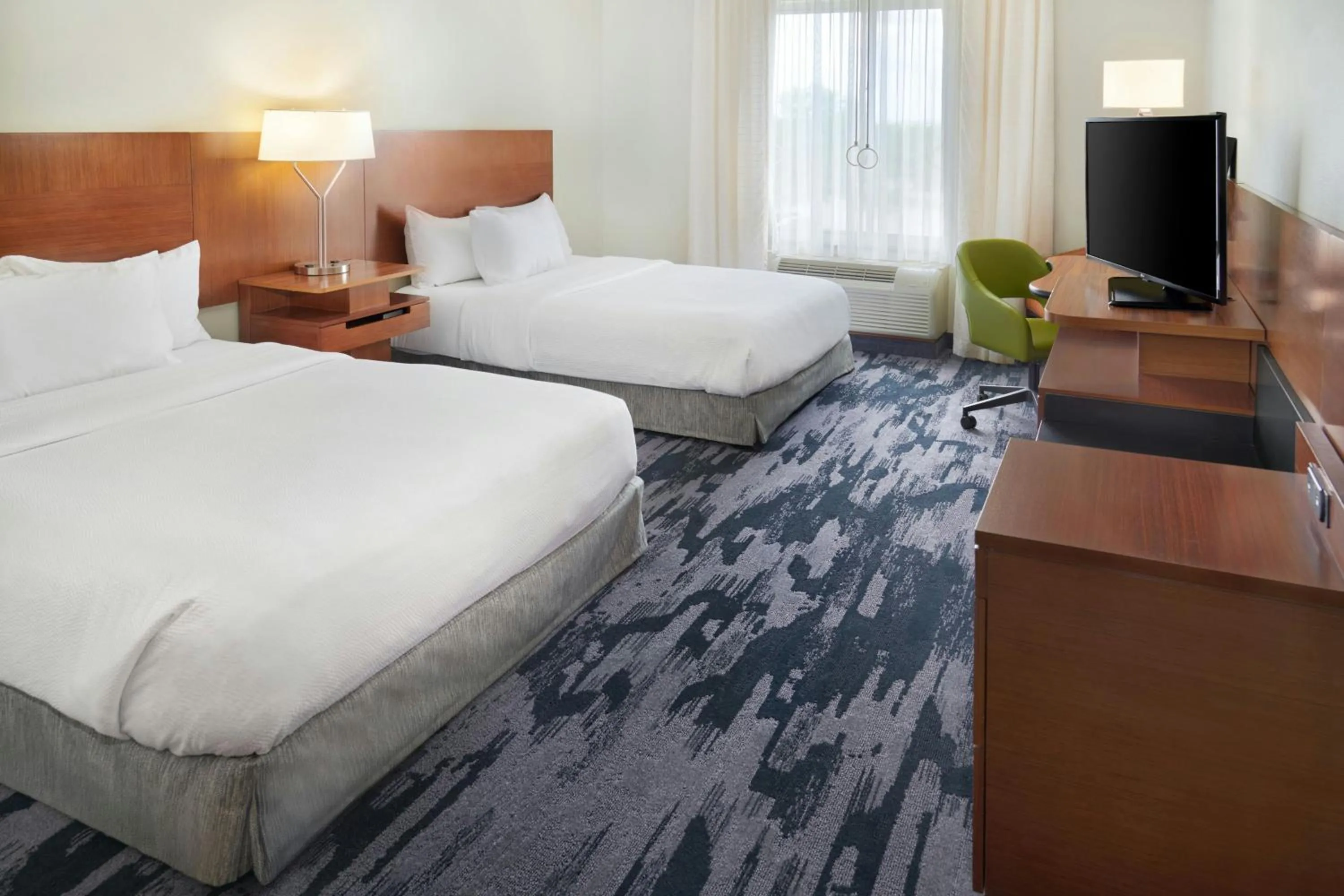 Photo of the whole room, Bed in Fairfield Inn & Suites by Marriott Reading Wyomissing