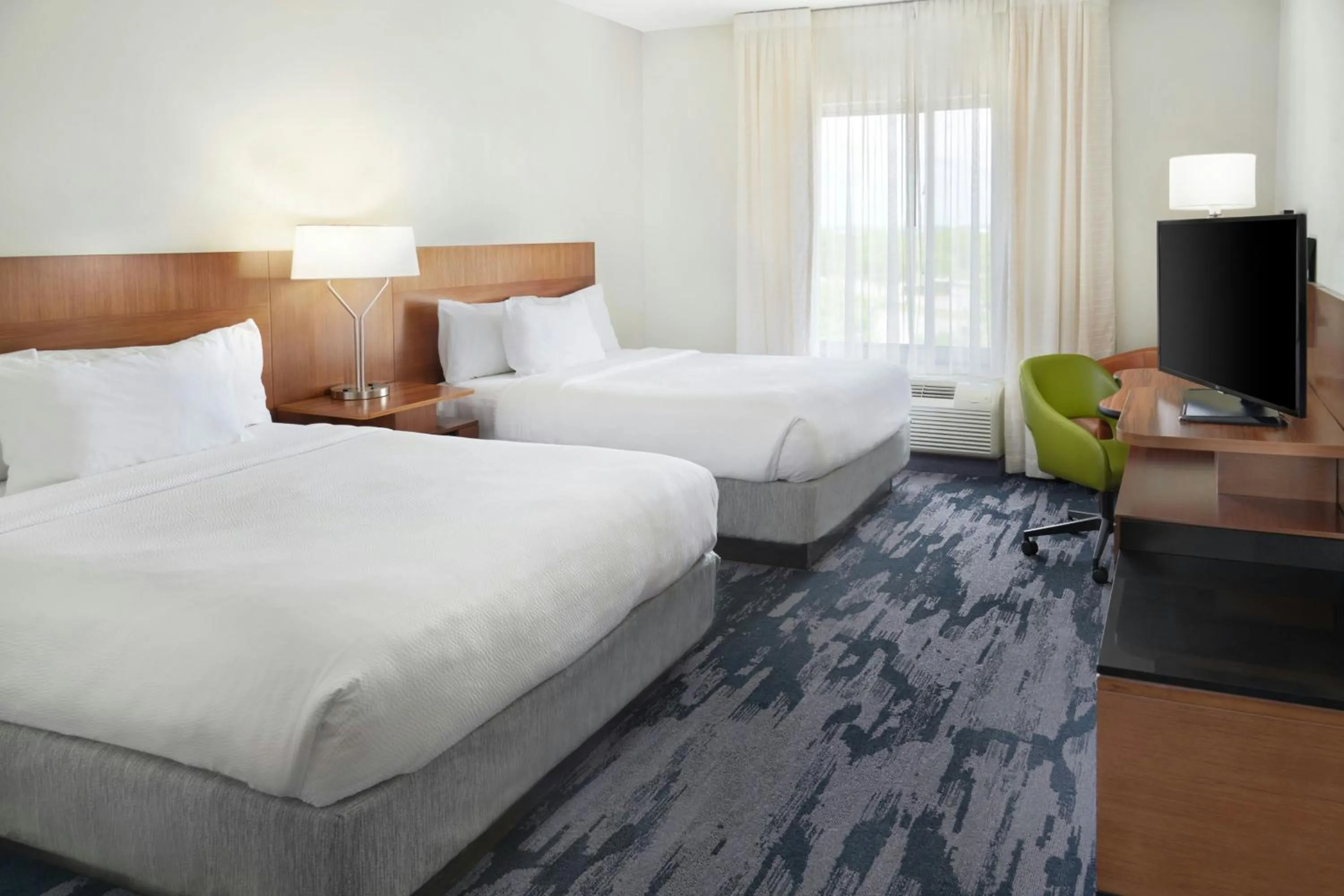 Photo of the whole room, Bed in Fairfield Inn & Suites by Marriott Reading Wyomissing