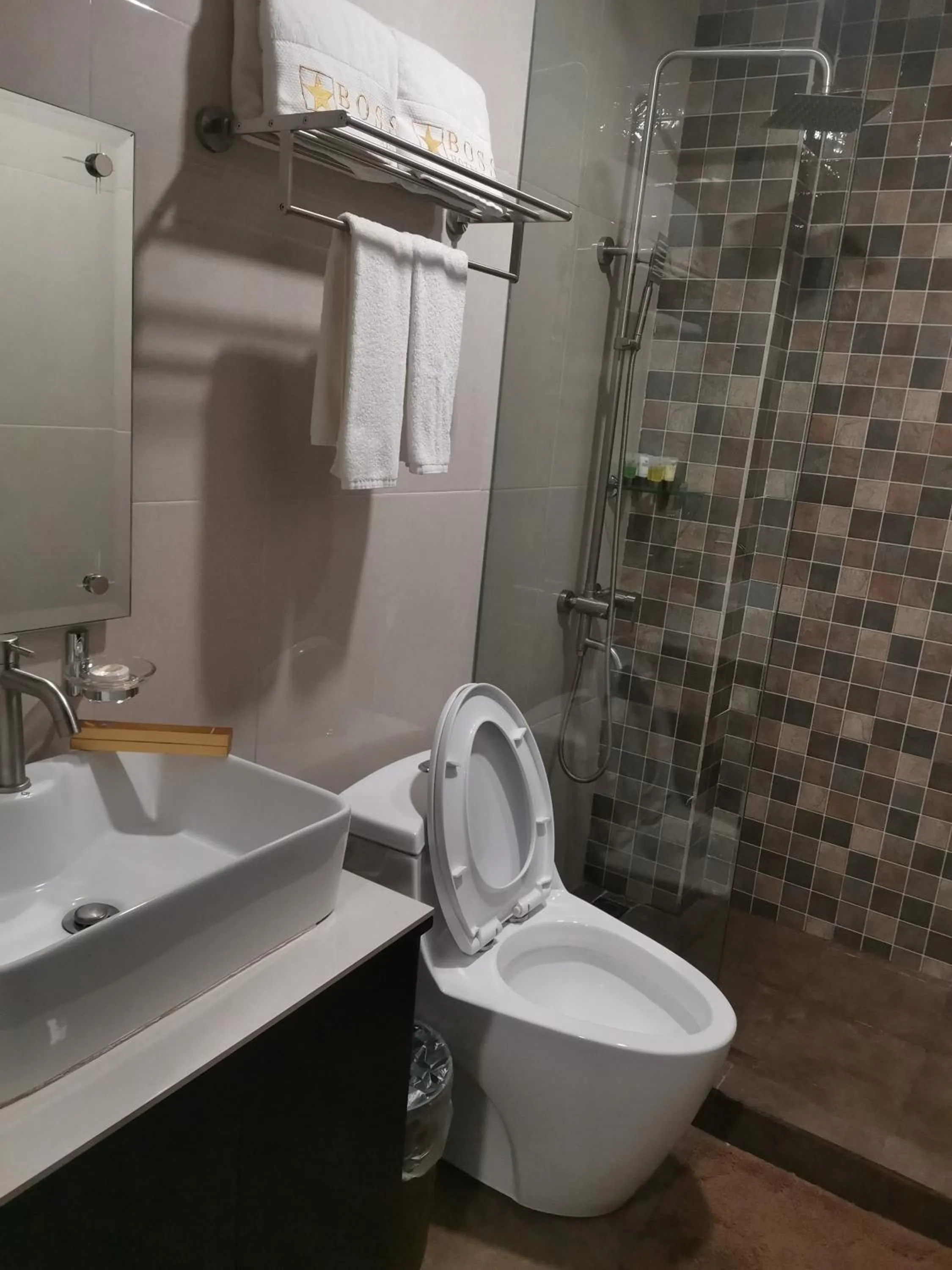 Bathroom in Dancenter Boss Hotel Near Clark International Airport