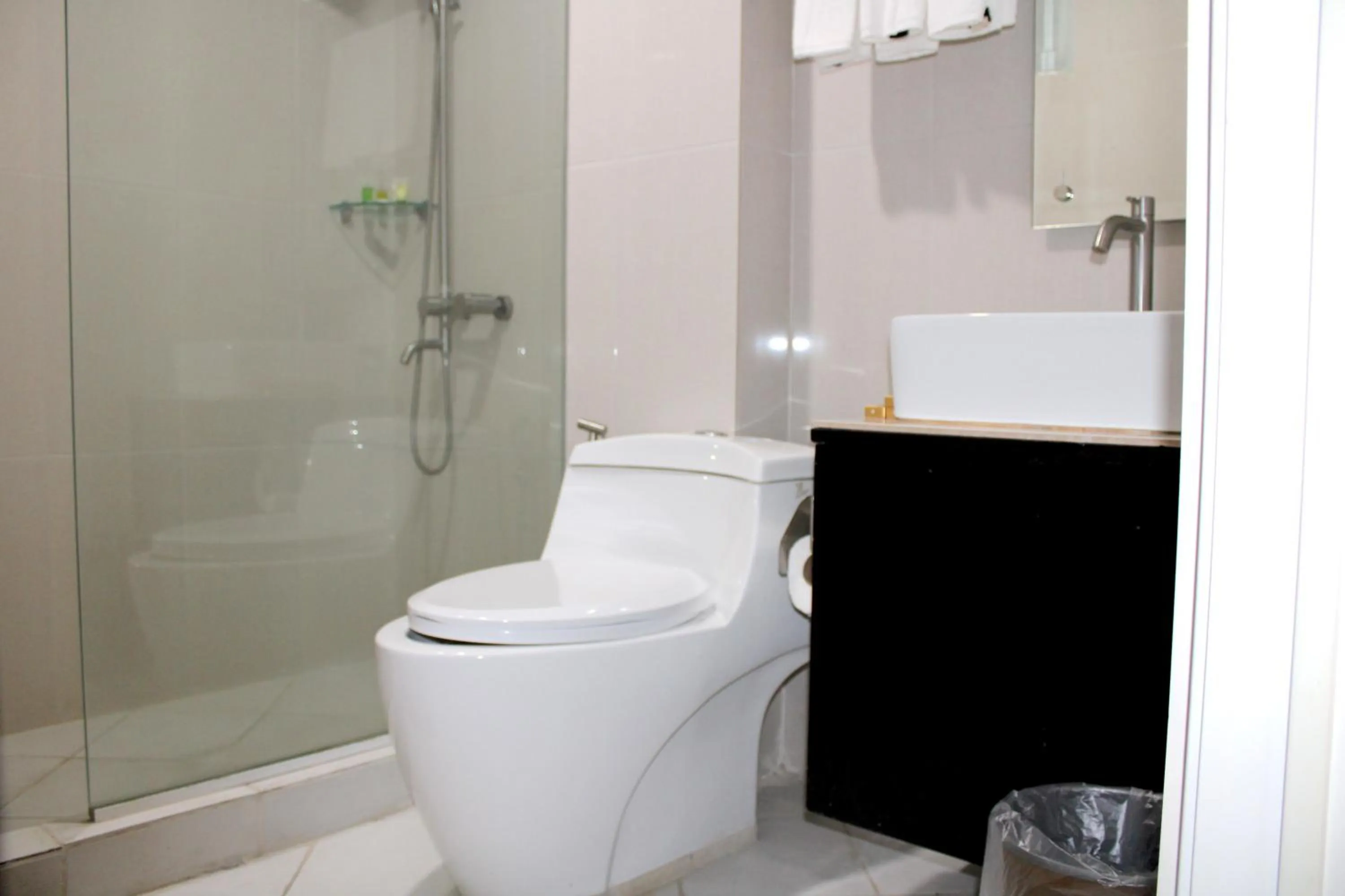 Bathroom in Dancenter Boss Hotel Near Clark International Airport