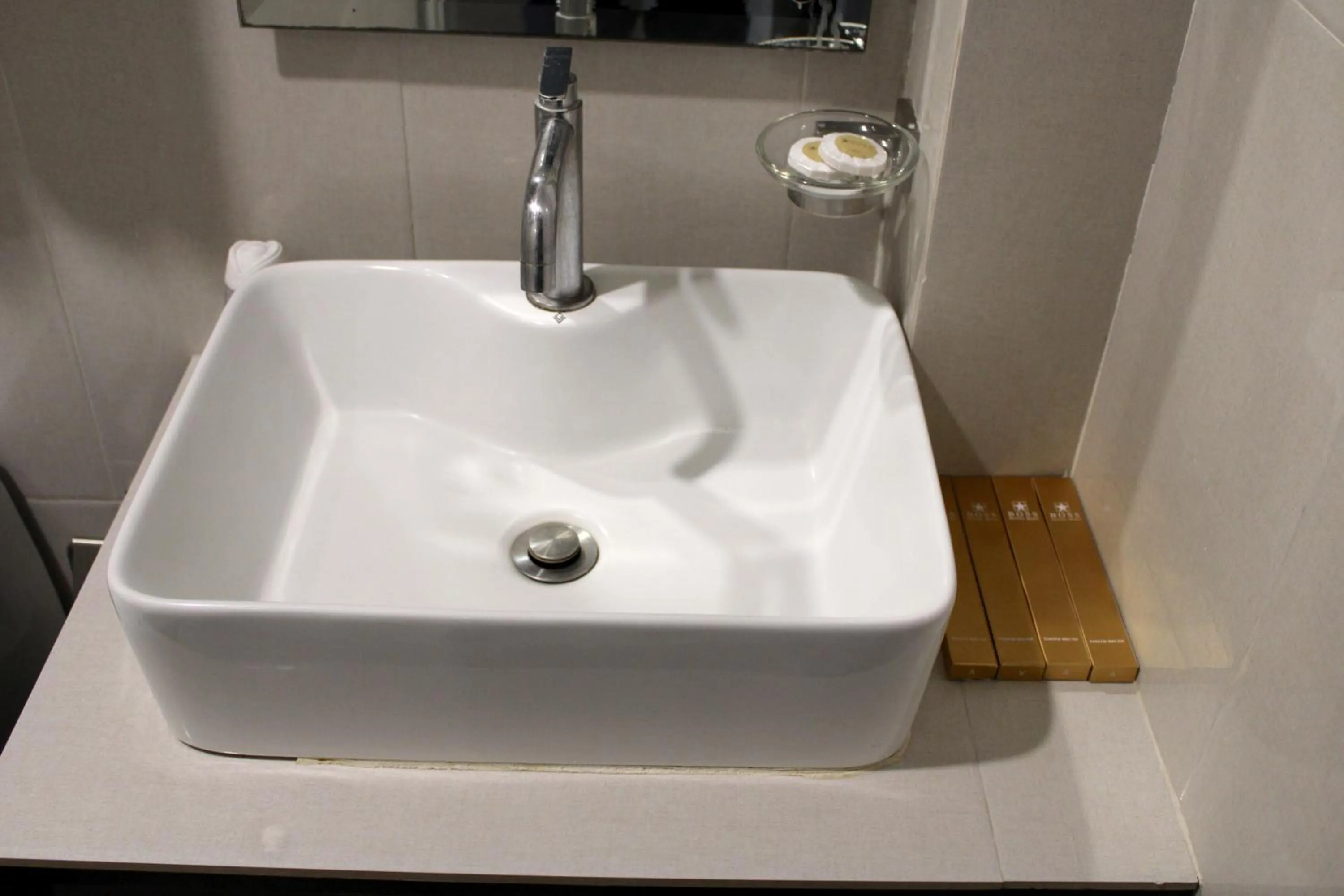 Bathroom in Dancenter Boss Hotel Near Clark International Airport