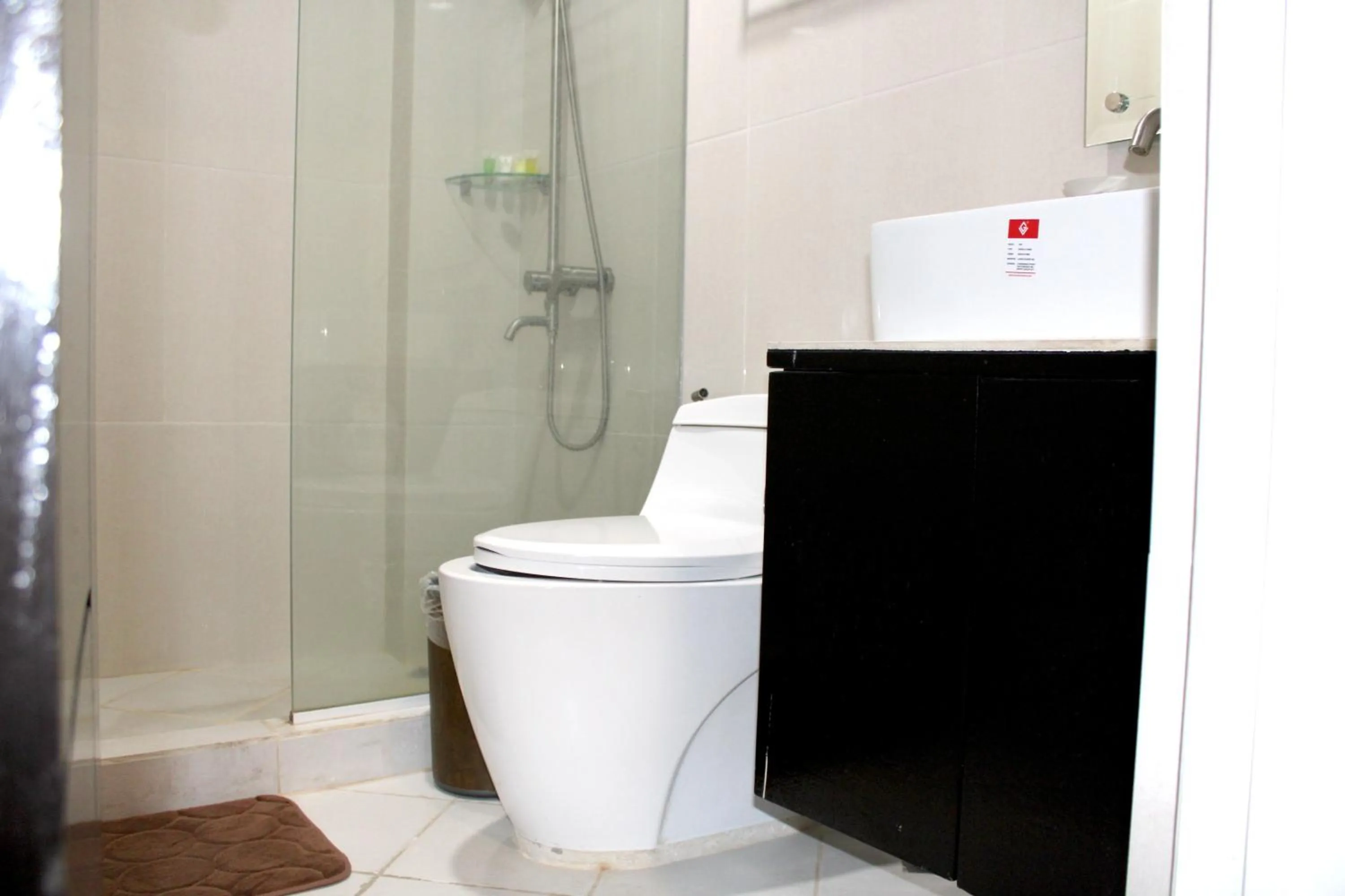 Bathroom in Dancenter Boss Hotel Near Clark International Airport