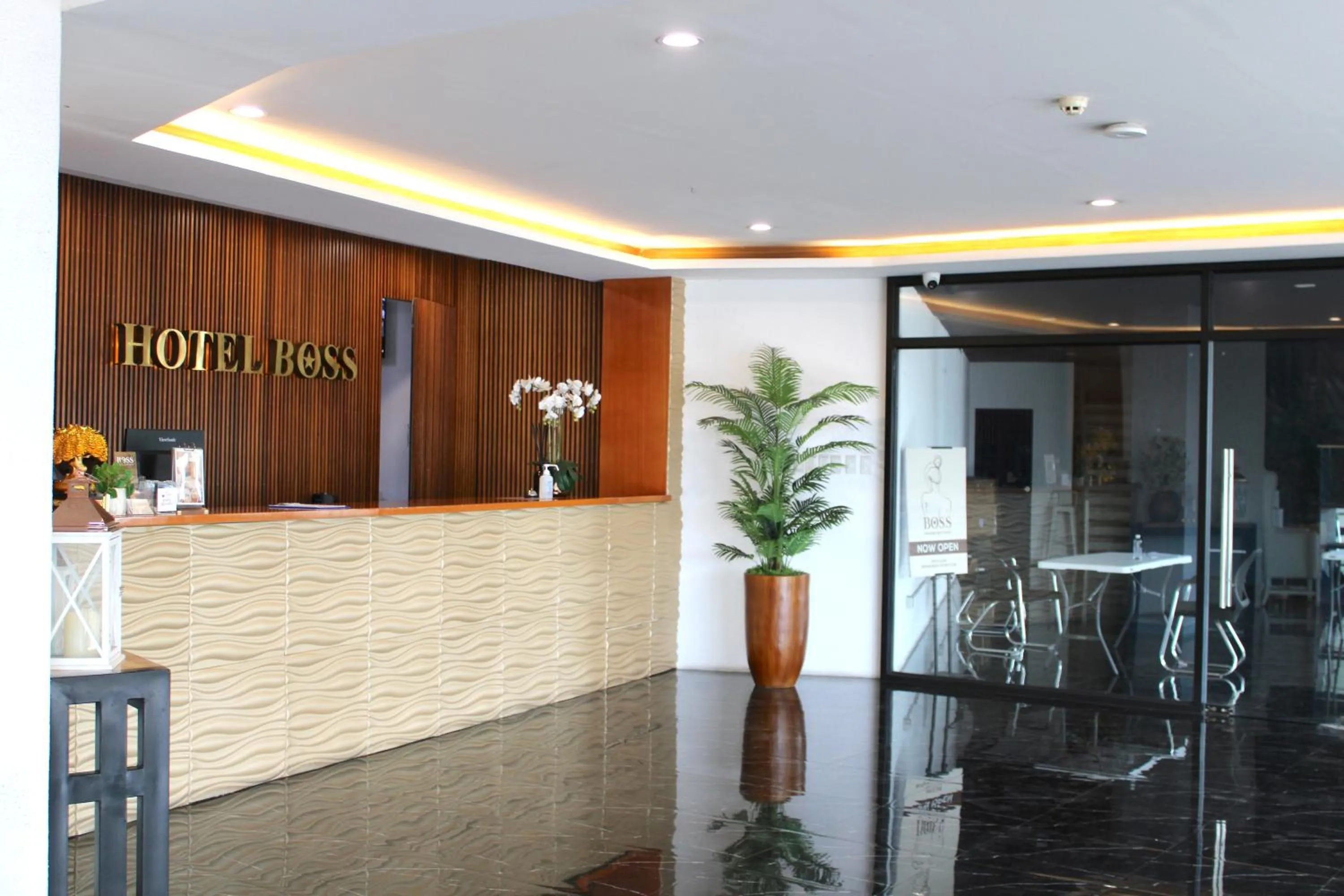 Lobby or reception in Dancenter Boss Hotel Near Clark International Airport
