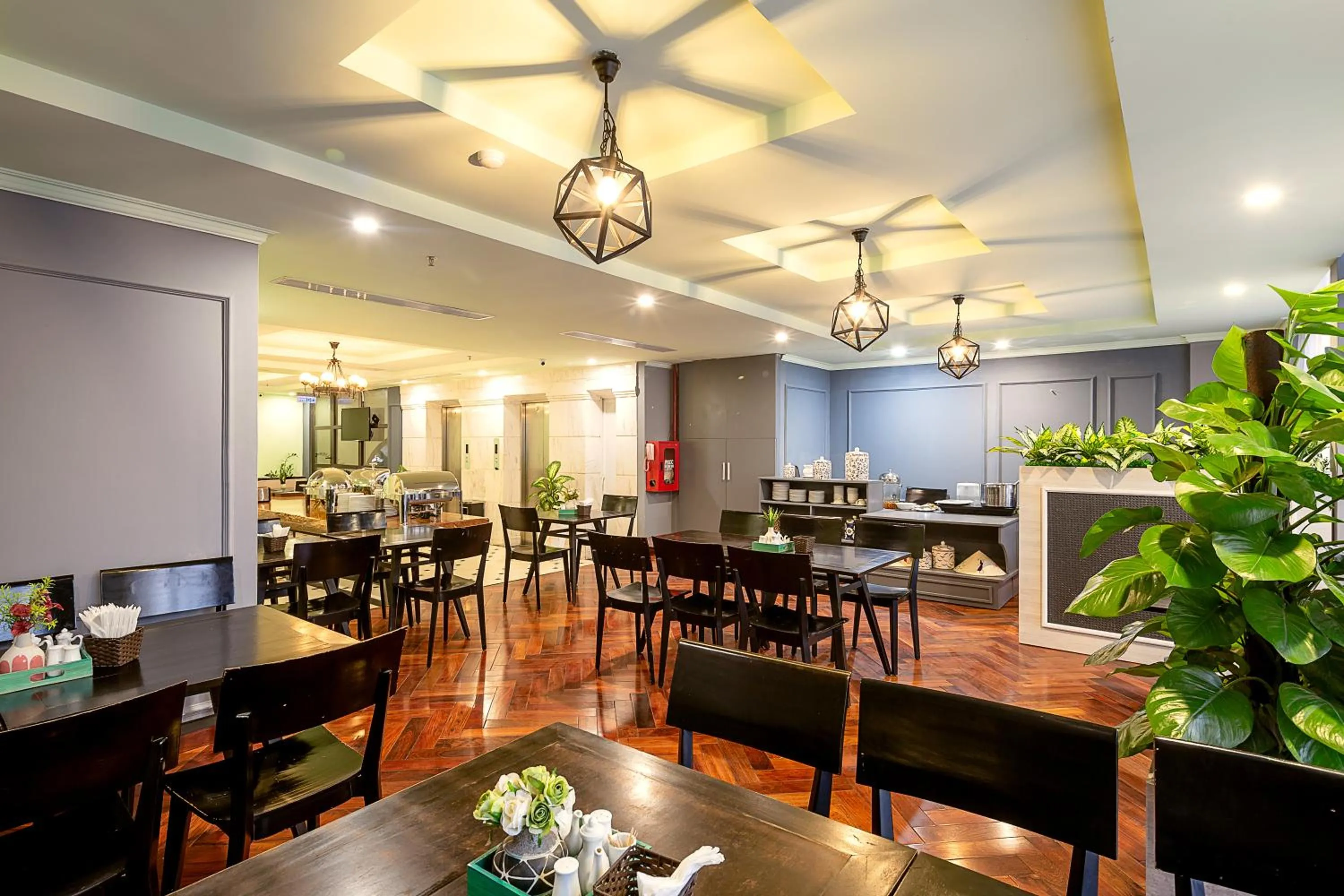 Restaurant/places to eat in Le House Boutique Hotel - 100m to the beach