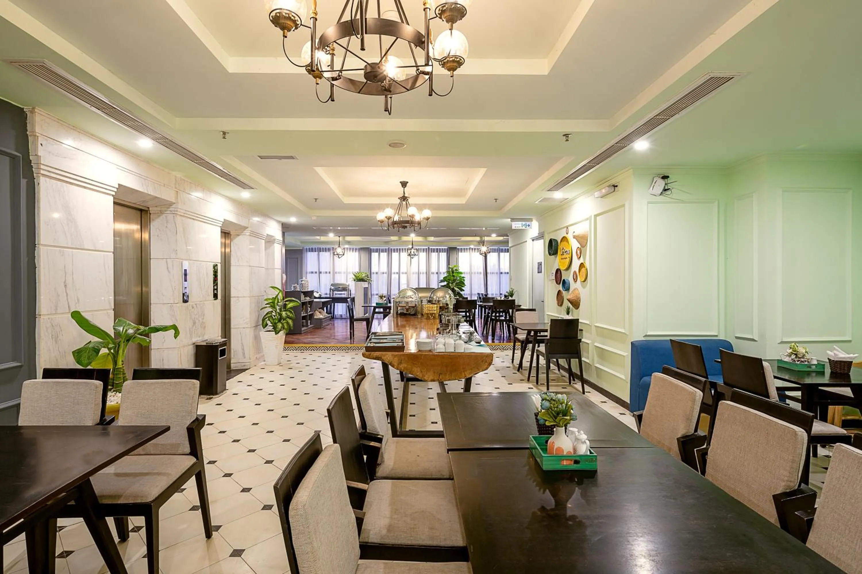 Restaurant/places to eat in Le House Boutique Hotel - 100m to the beach