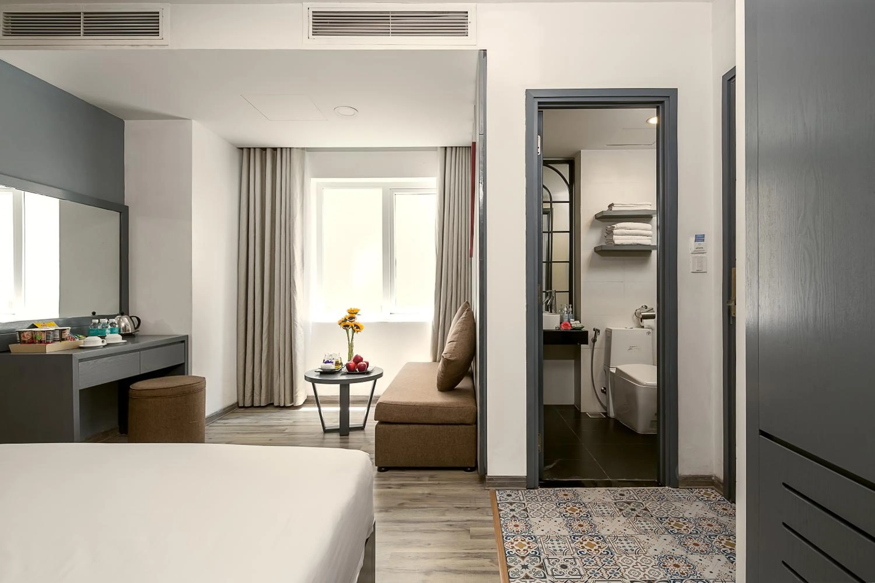 Shower, Bed in Le House Boutique Hotel - 100m to the beach