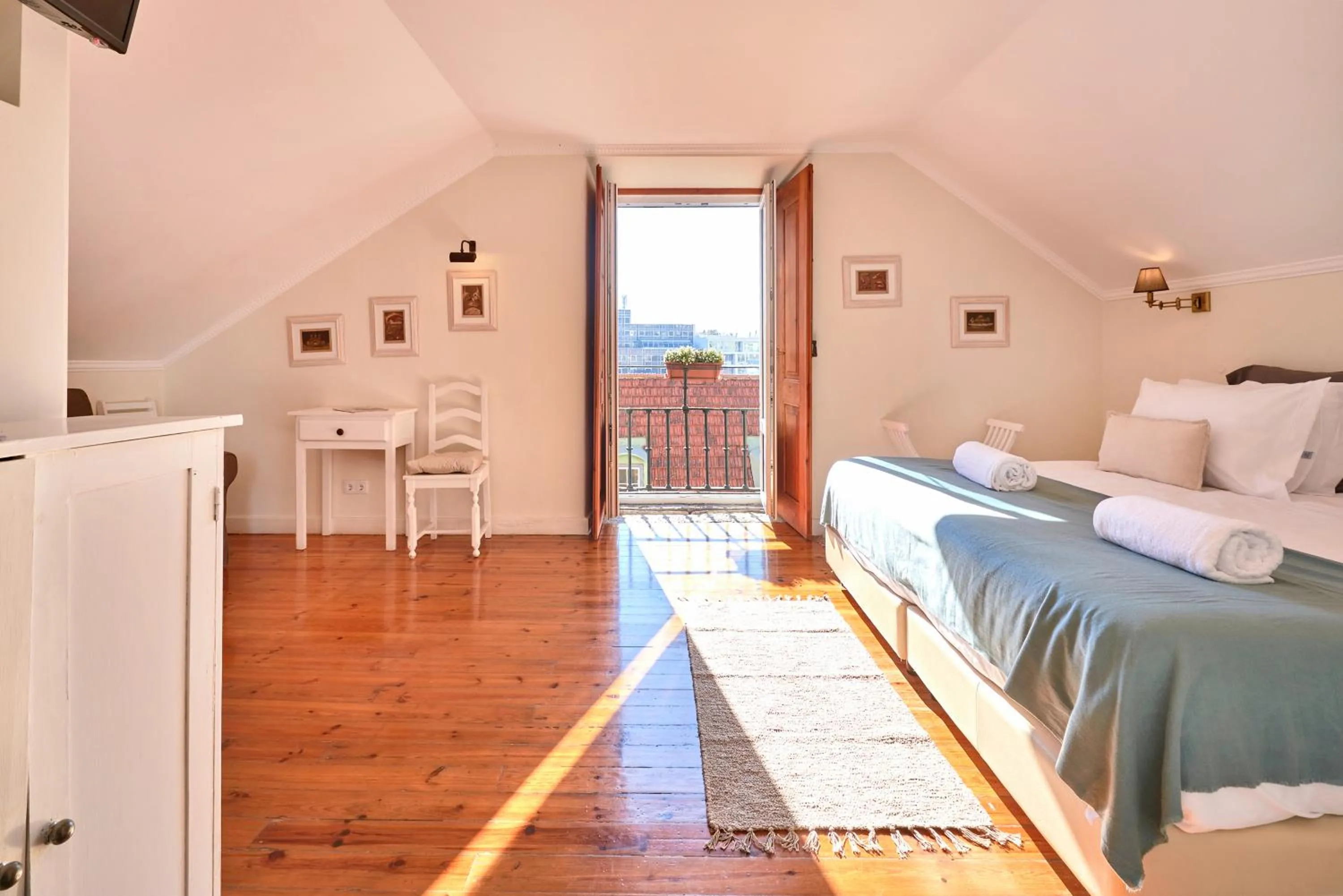 Bathroom, Bed in Casa do Mercado Lisboa