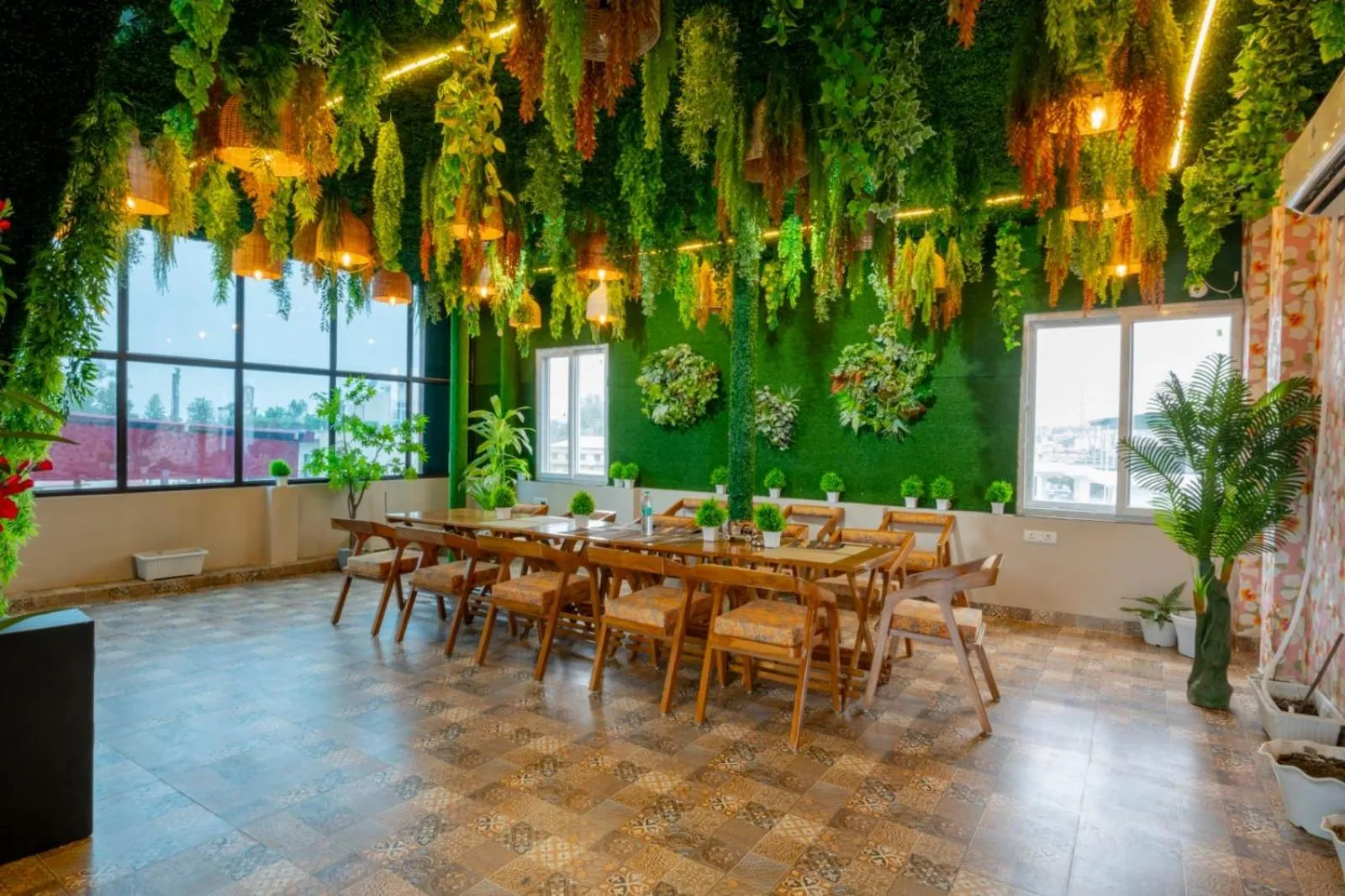 Restaurant/places to eat in Hotel Relax Inn Ganga Rishikesh