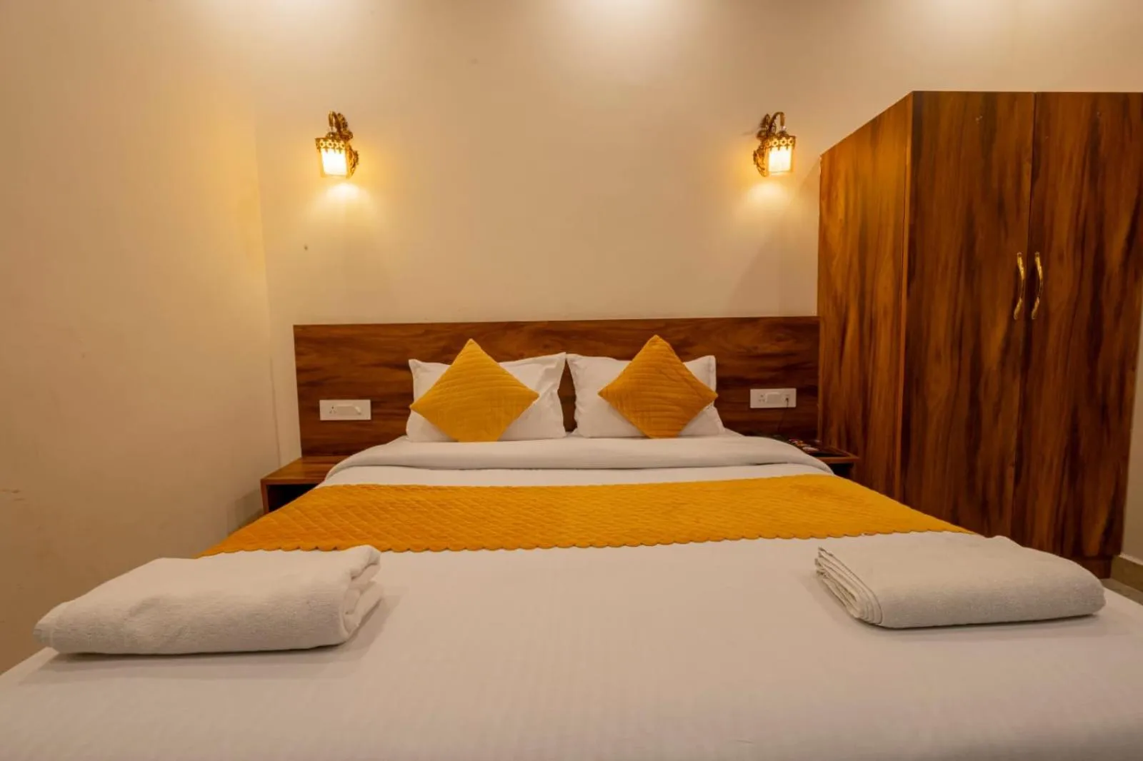 Bed in Hotel Relax Inn Ganga Rishikesh
