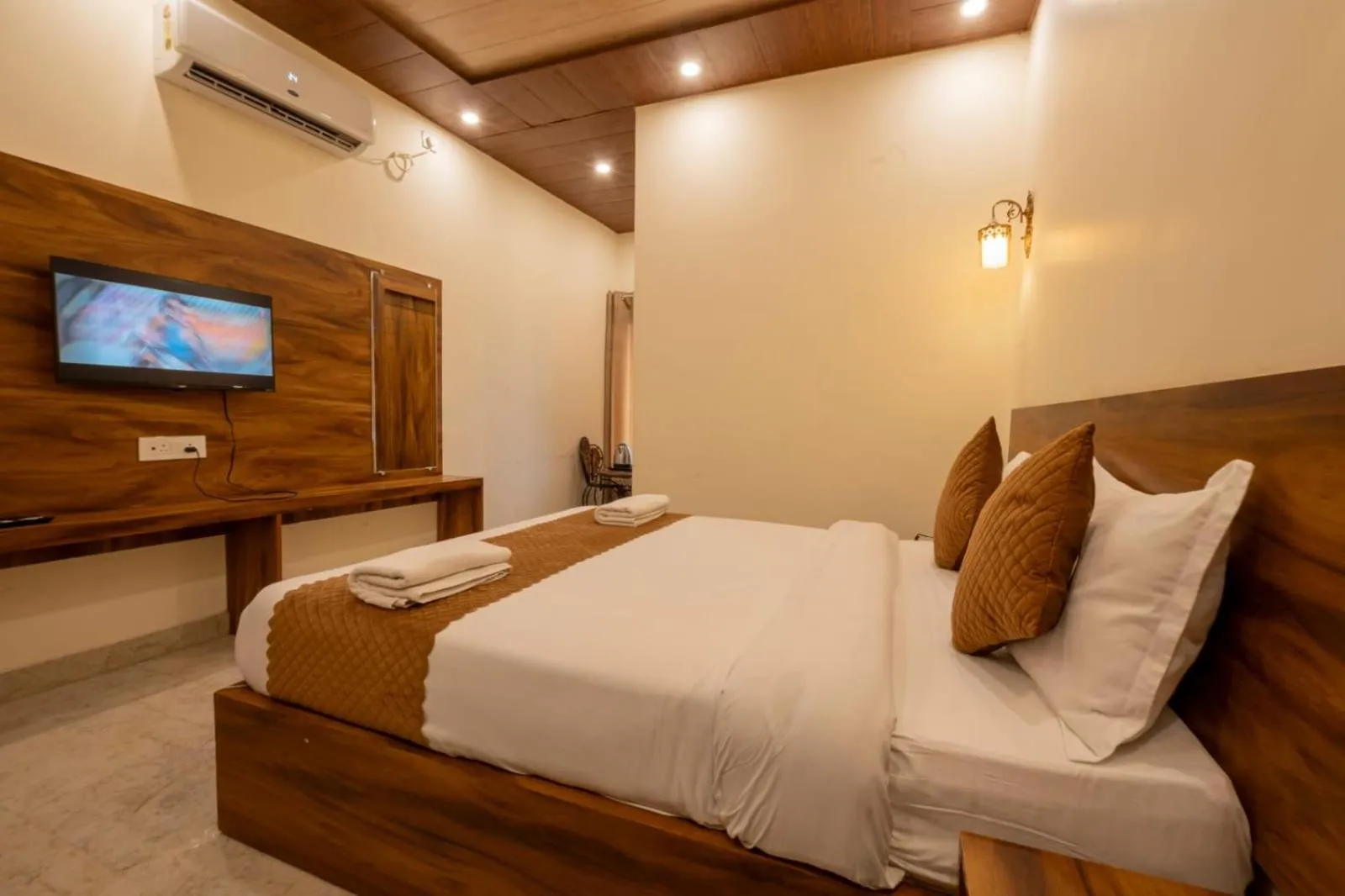 Bed in Hotel Relax Inn Ganga Rishikesh