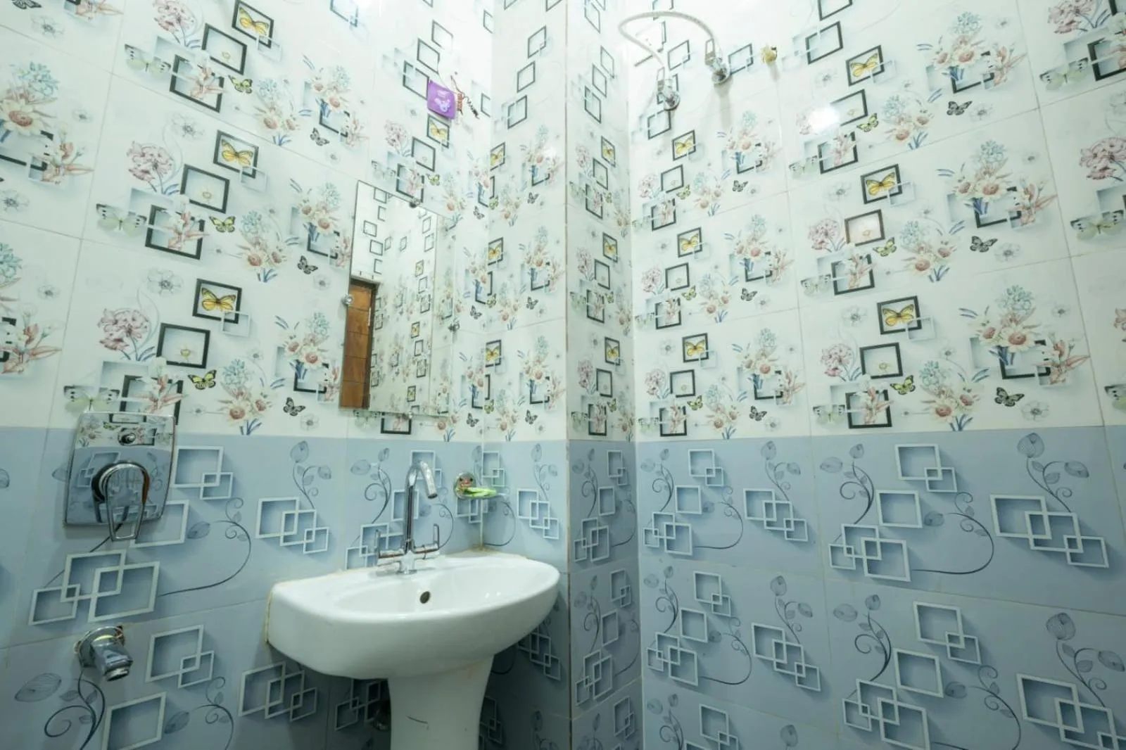 Shower in Hotel Relax Inn Ganga Rishikesh