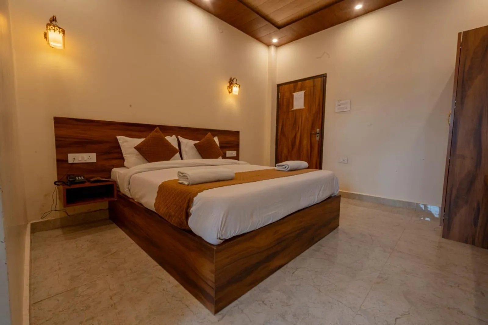 Bed in Hotel Relax Inn Ganga Rishikesh