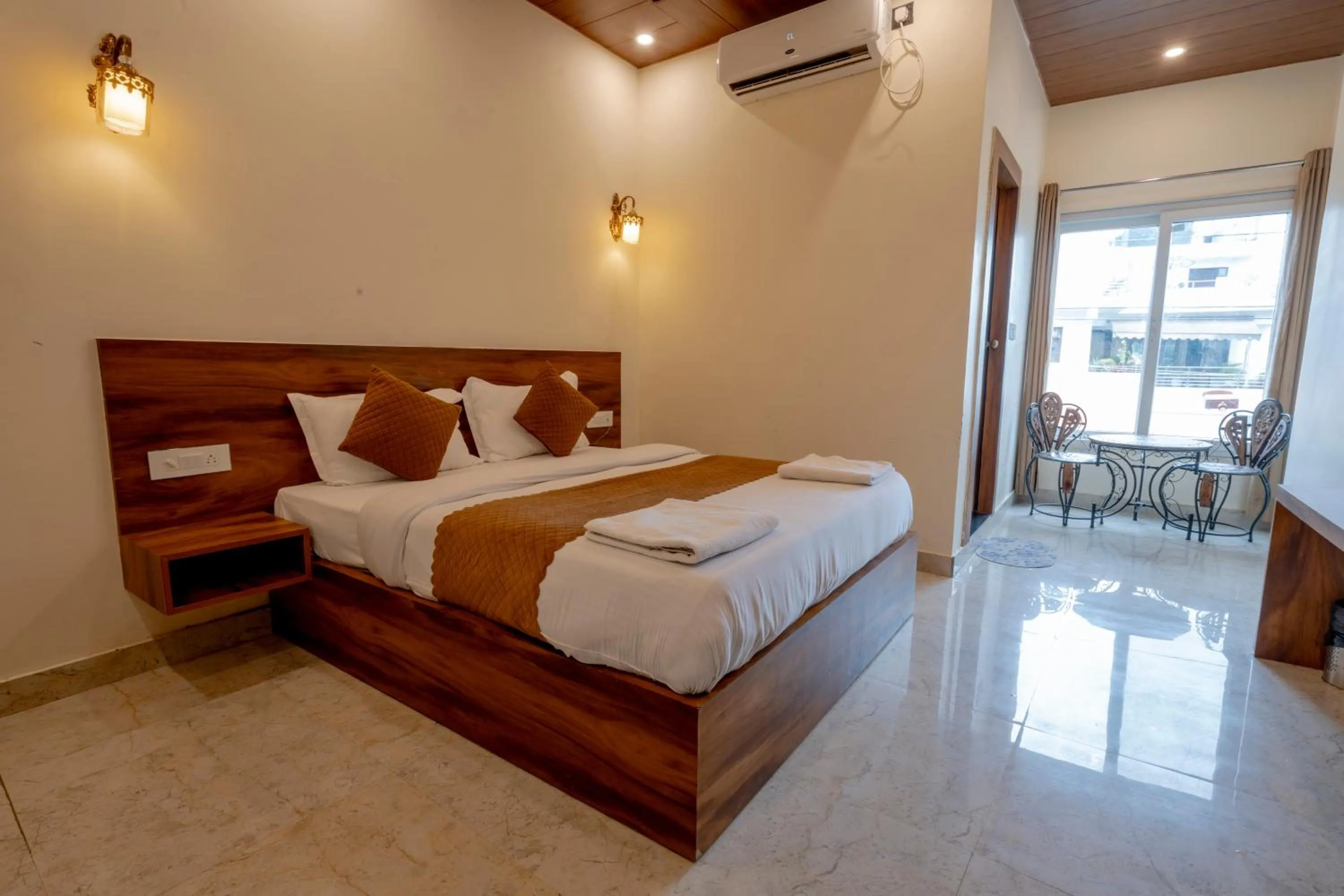 Bed in Hotel Relax Inn Ganga Rishikesh