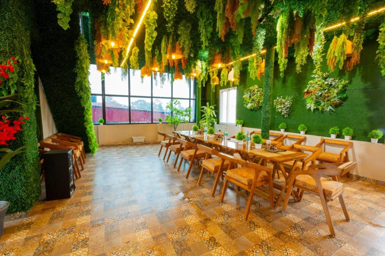 Restaurant/places to eat in Hotel Relax Inn Ganga Rishikesh