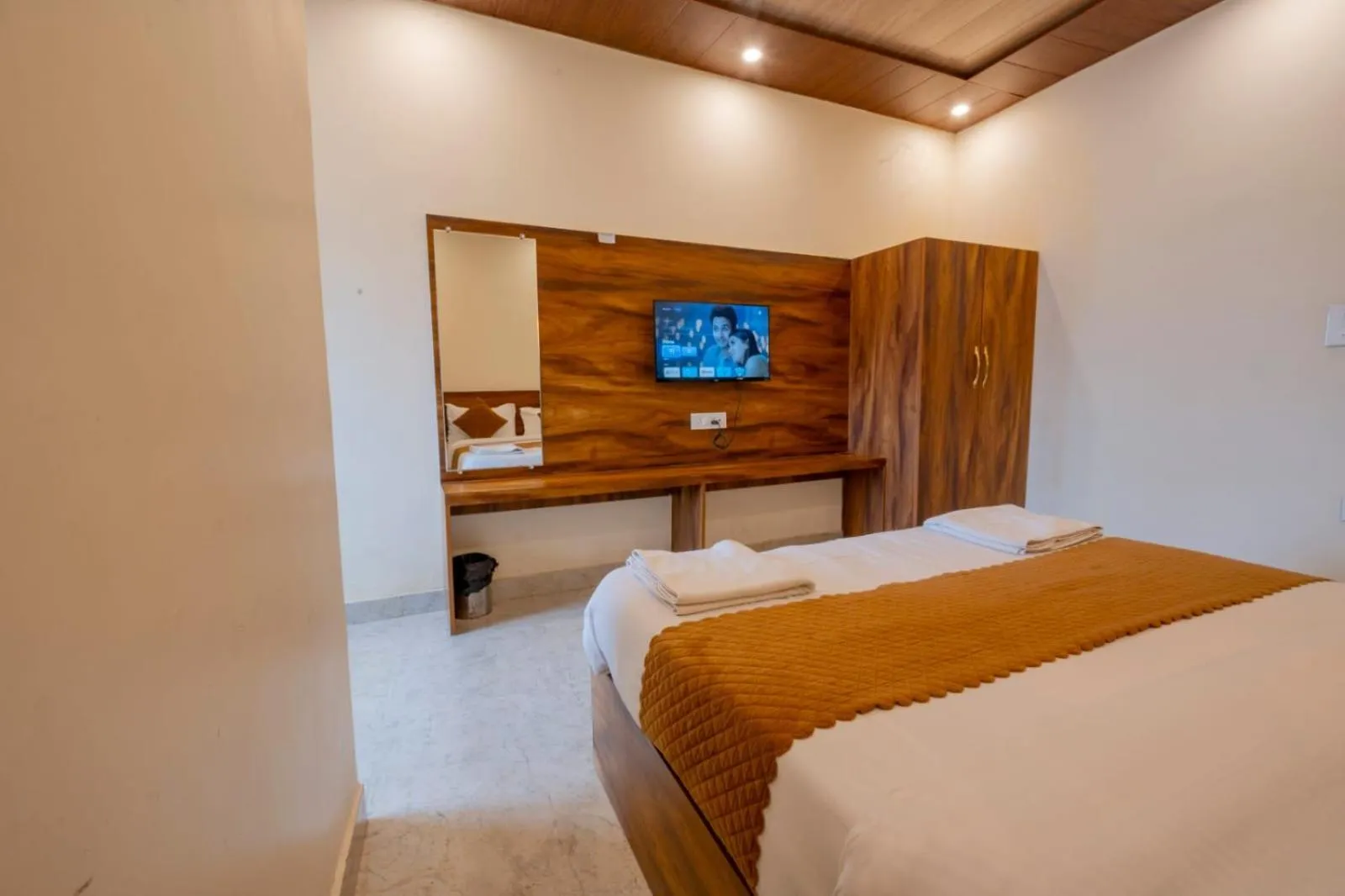 Bed in Hotel Relax Inn Ganga Rishikesh