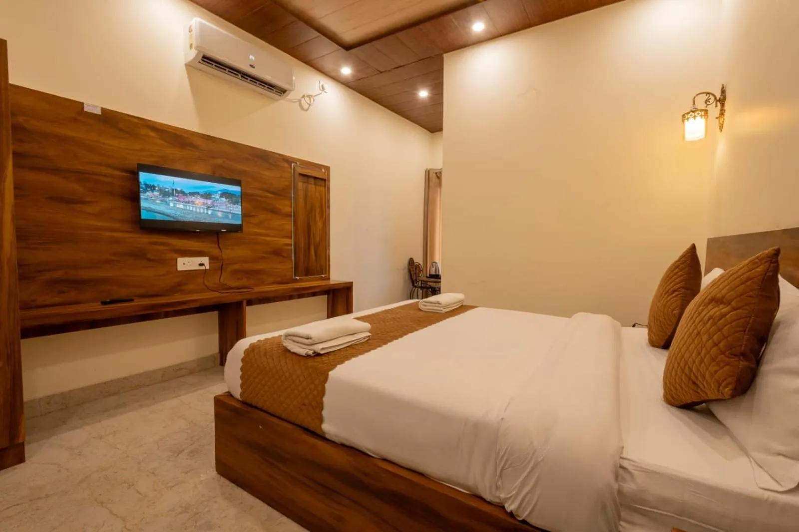 Bed in Hotel Relax Inn Ganga Rishikesh