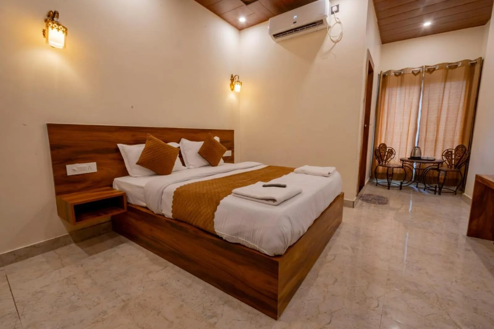 Bed in Hotel Relax Inn Ganga Rishikesh
