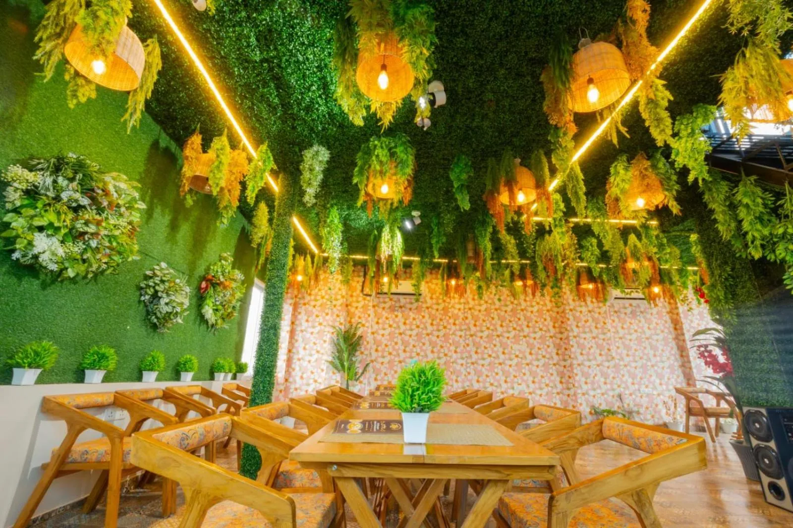 Restaurant/places to eat in Hotel Relax Inn Ganga Rishikesh