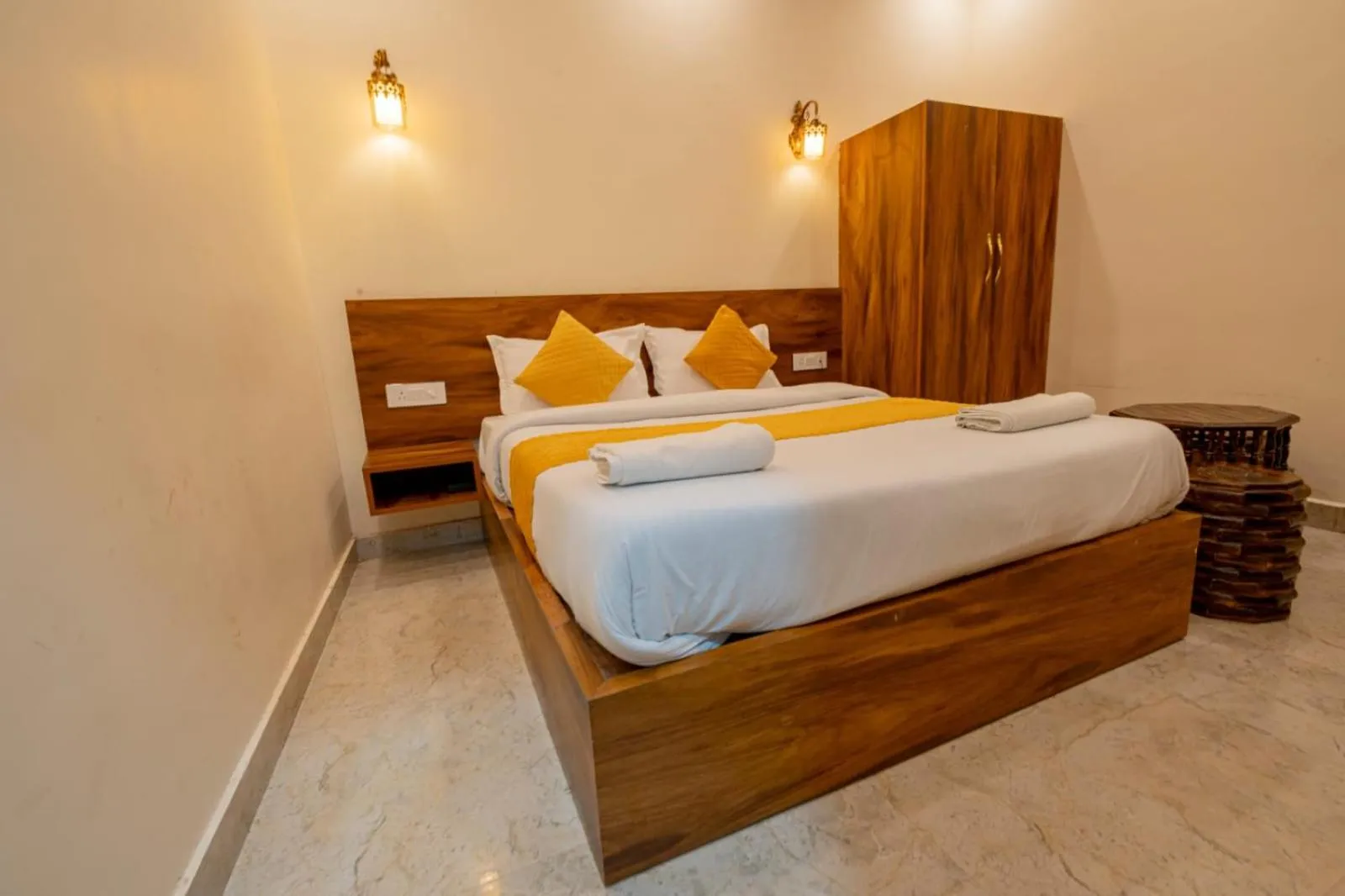 Bed in Hotel Relax Inn Ganga Rishikesh