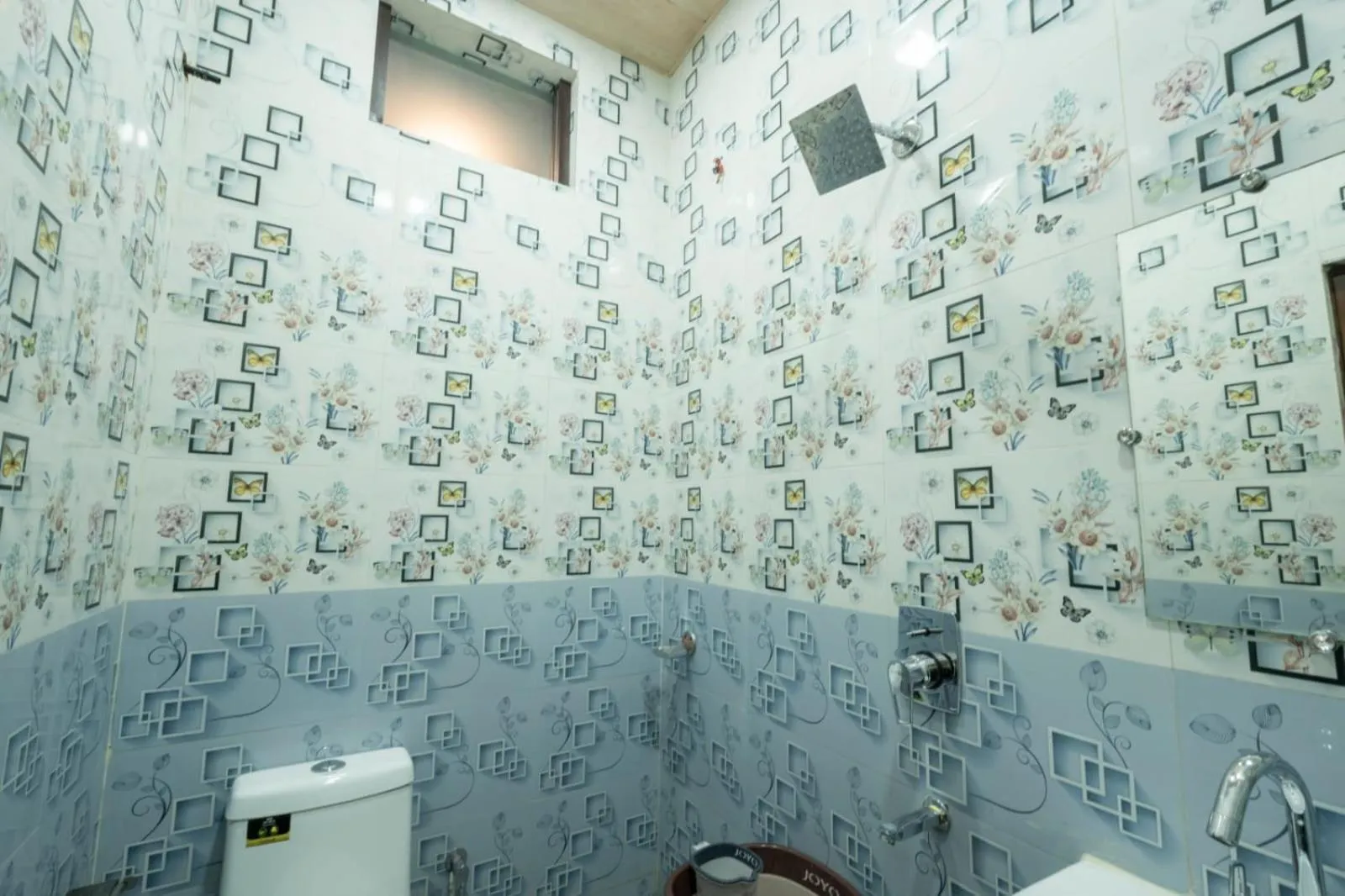 Shower in Hotel Relax Inn Ganga Rishikesh