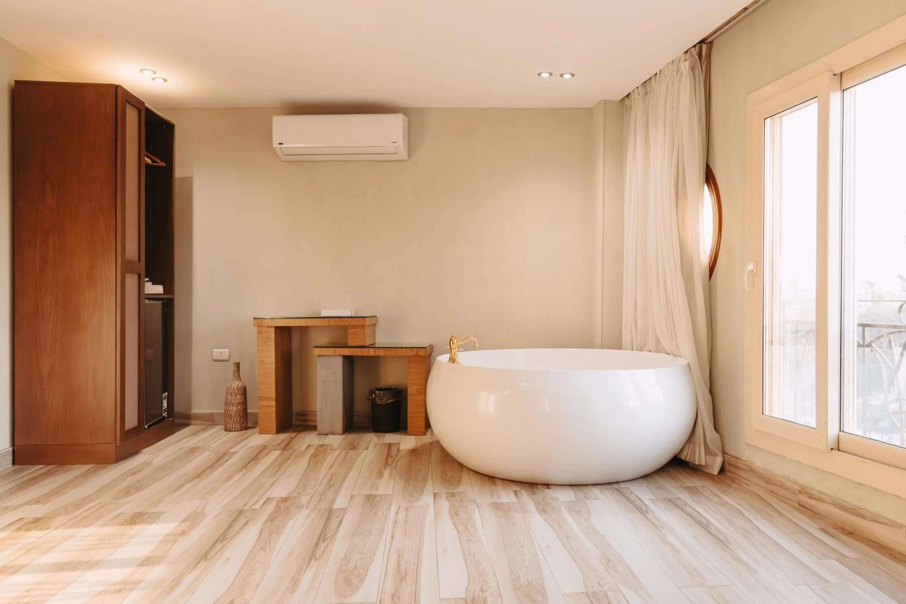 Bath in Almas Pyramids Hotel