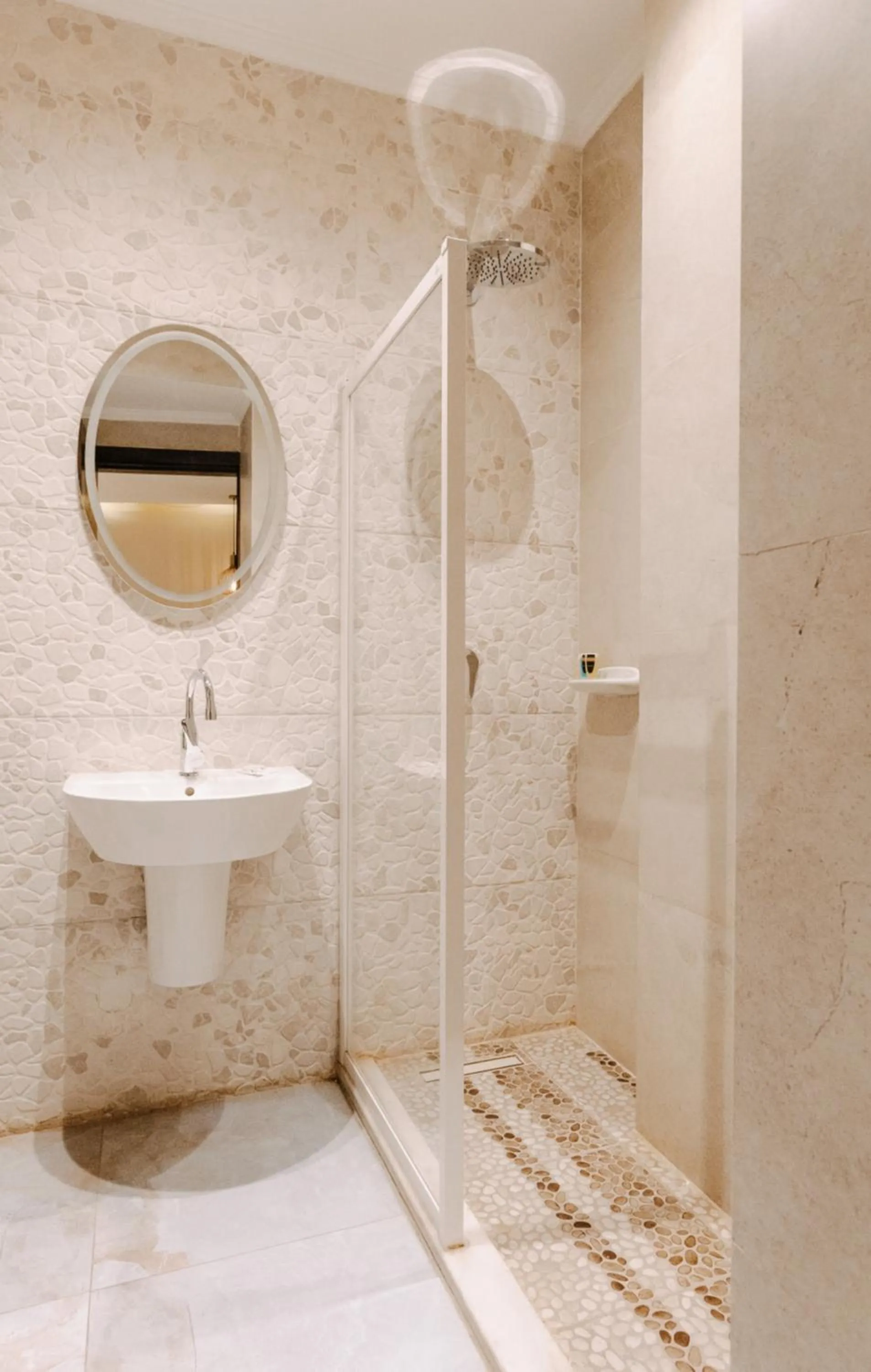 Shower in Almas Pyramids Hotel