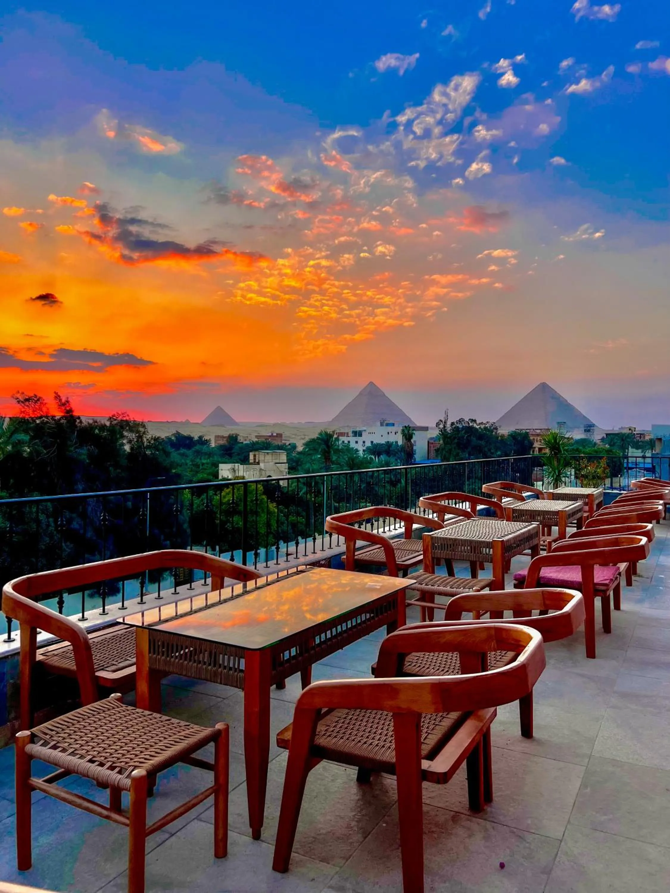 Restaurant/places to eat in Almas Pyramids Hotel