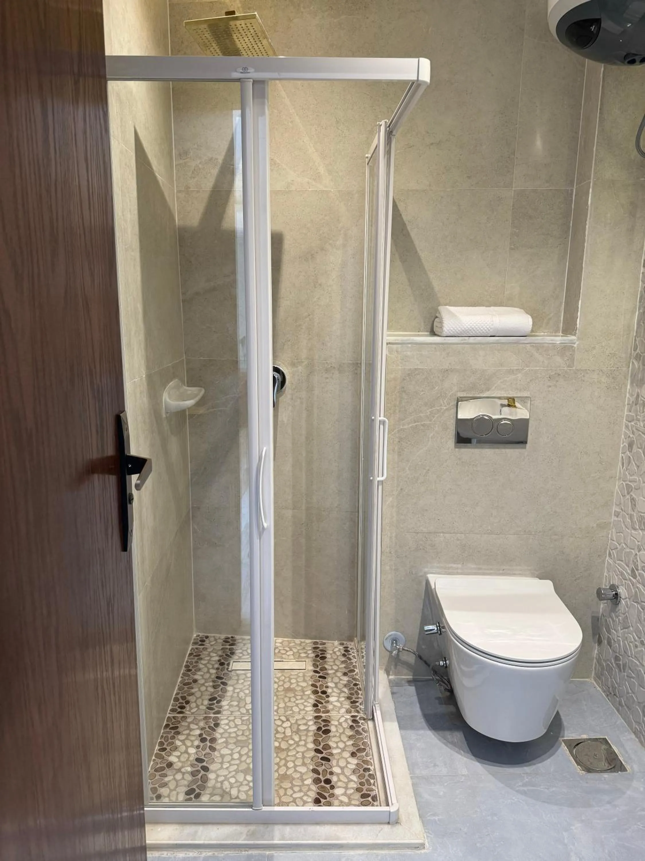 Shower in Almas Pyramids Hotel