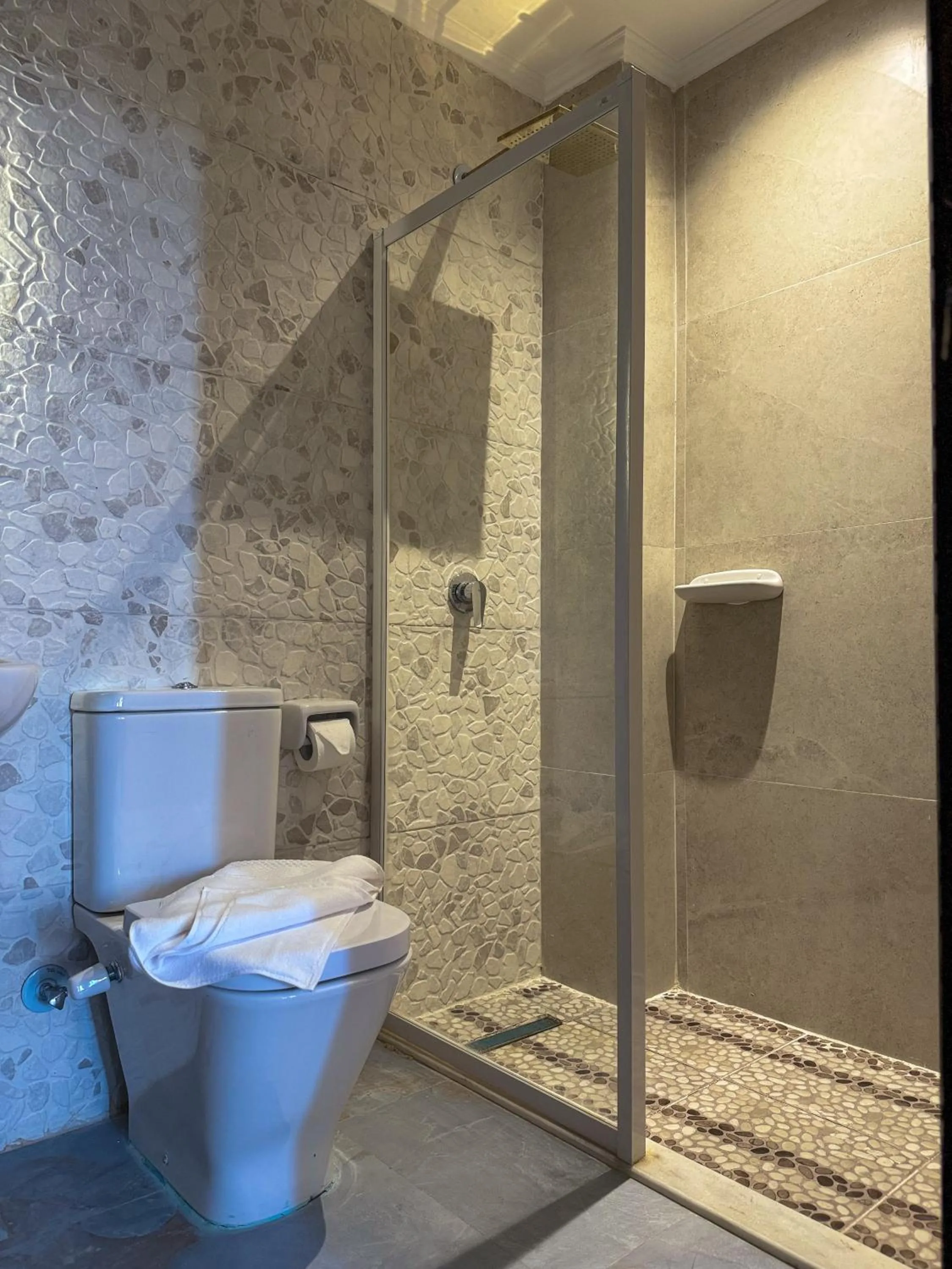 Shower in Almas Pyramids Hotel