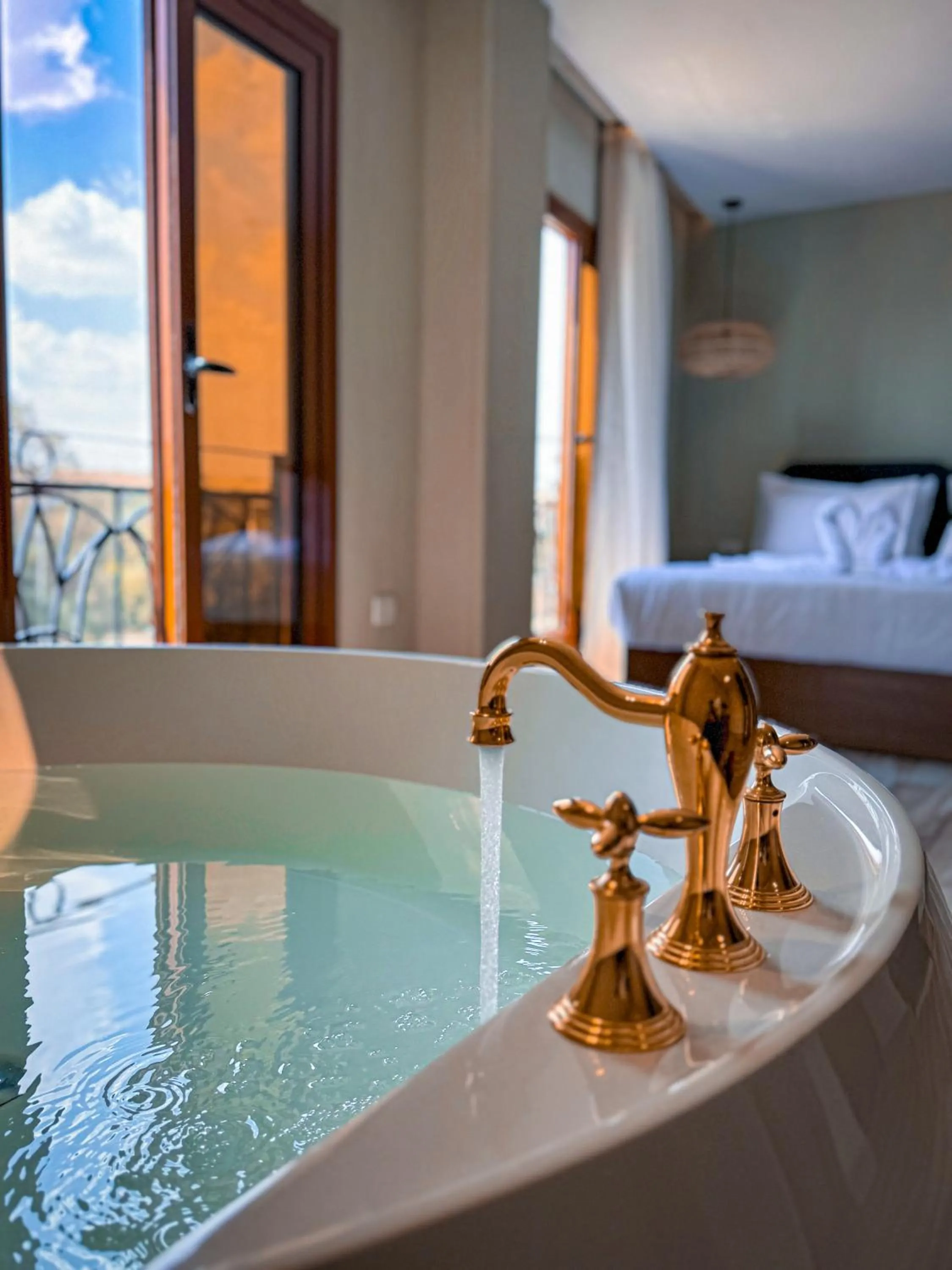 Bath, Bed in Almas Pyramids Hotel