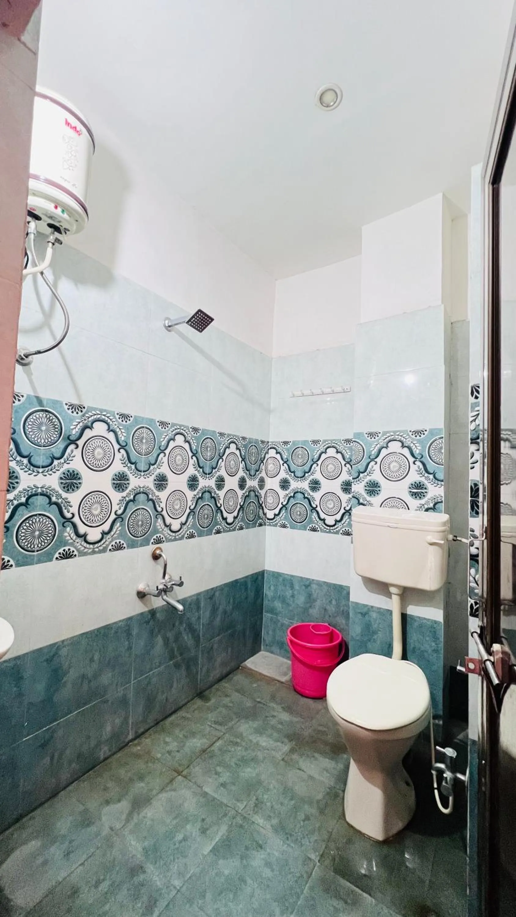 View lake village boutique