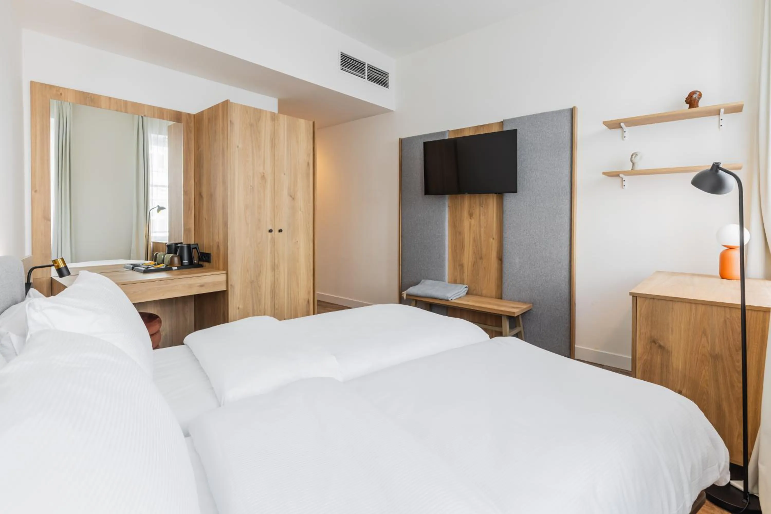 Bed in FortyPlusOne Hotel Vienna