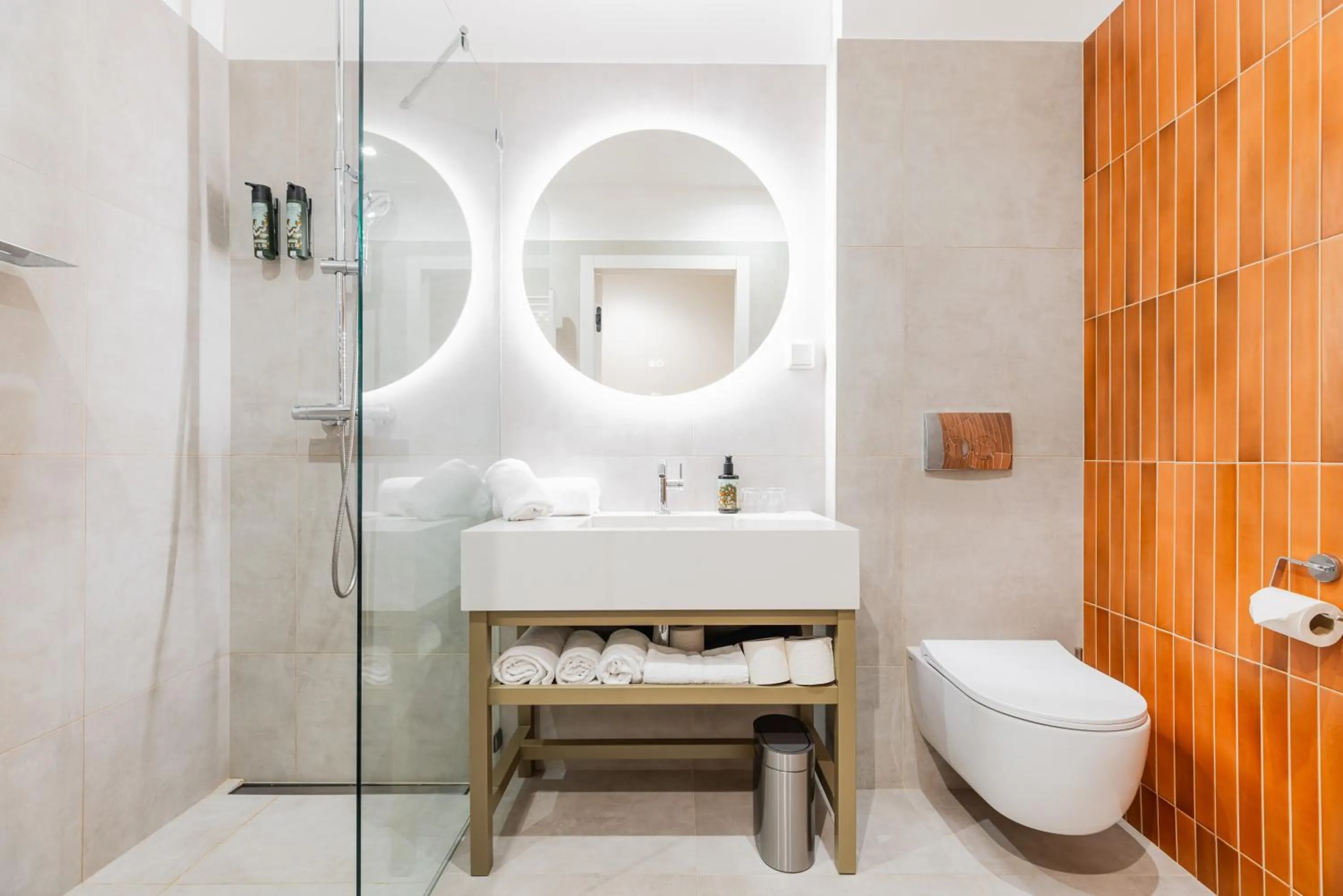 Shower in FortyPlusOne Hotel Vienna