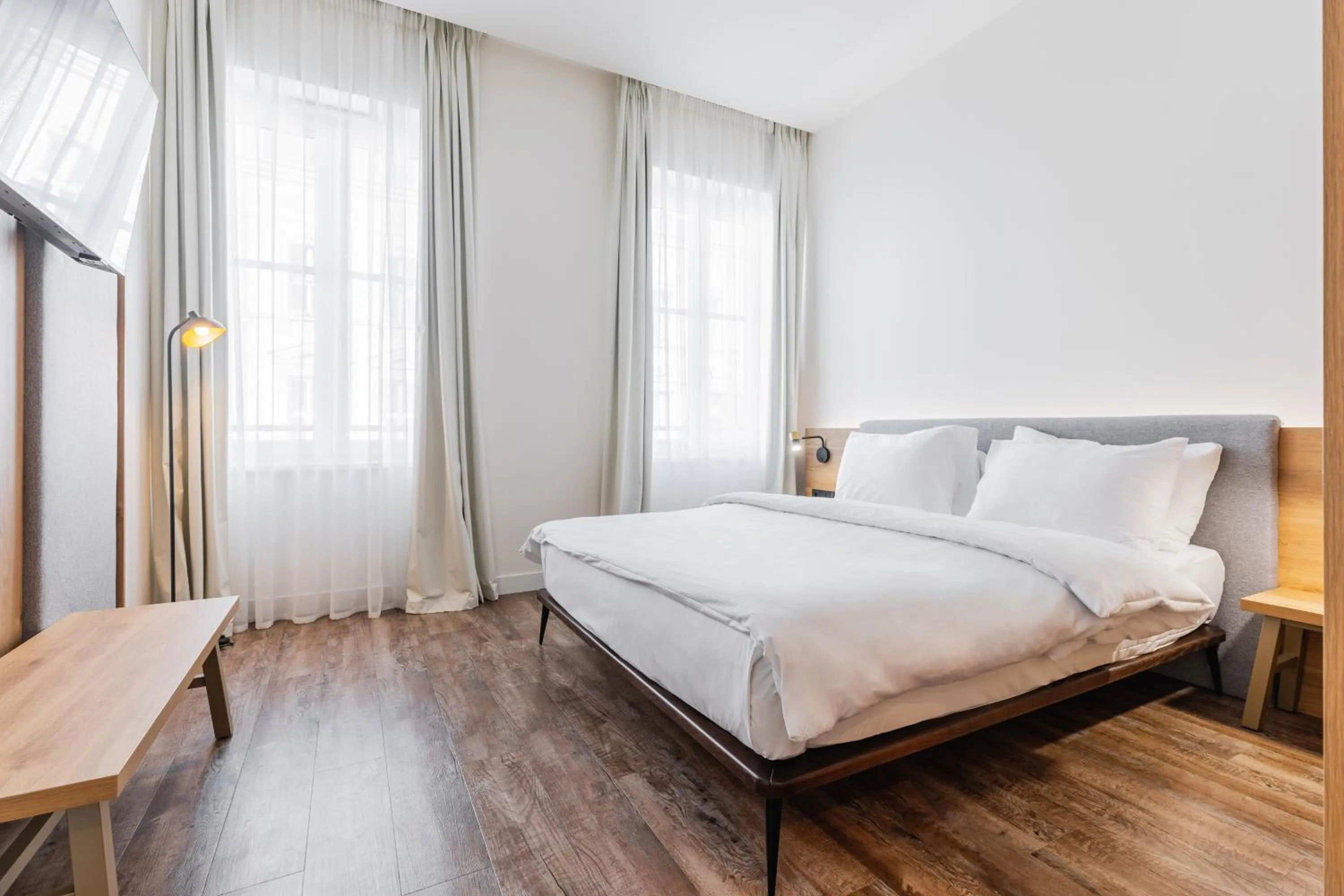 Bed in FortyPlusOne Hotel Vienna