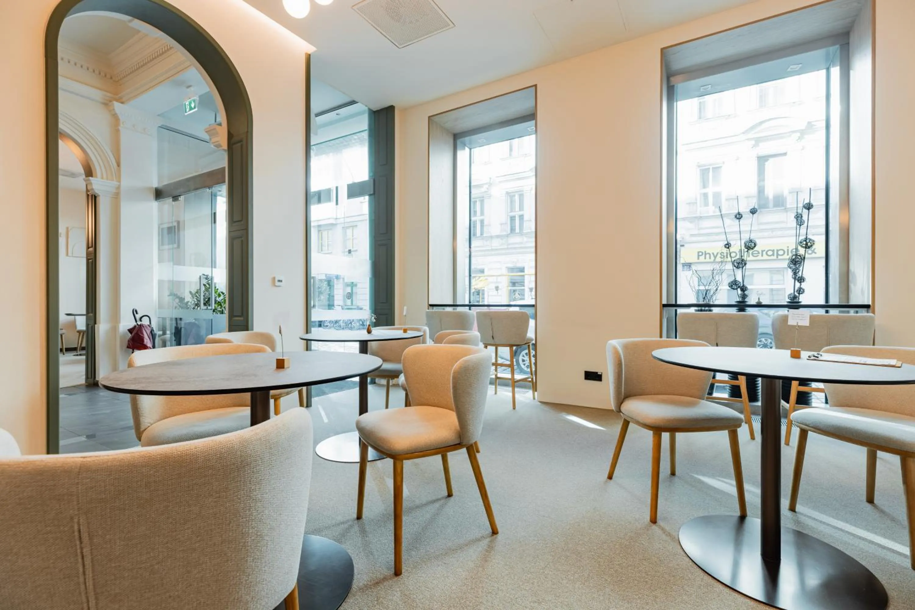 Restaurant/places to eat in FortyPlusOne Hotel Vienna