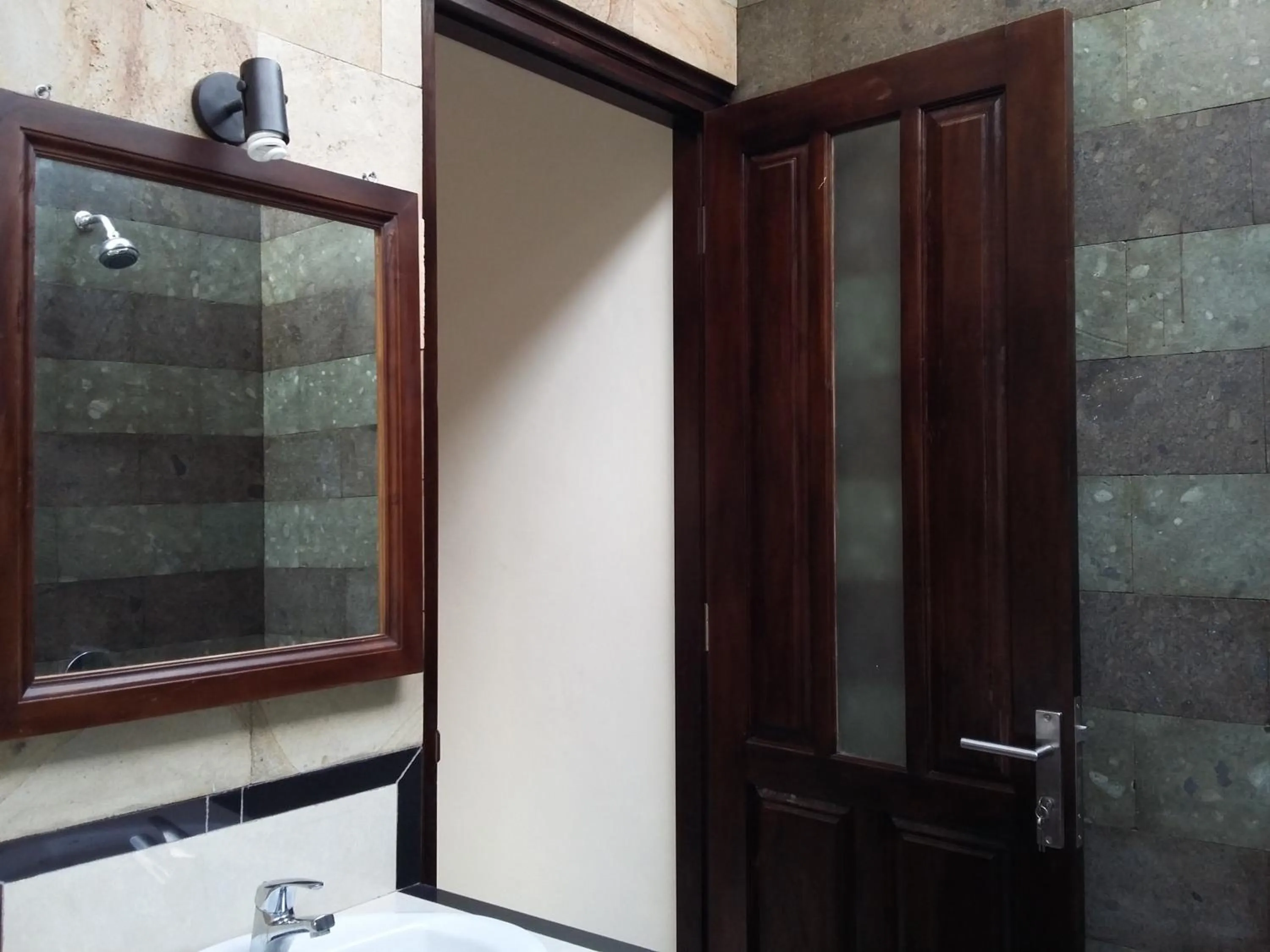 Bathroom in Puri Batu Inn