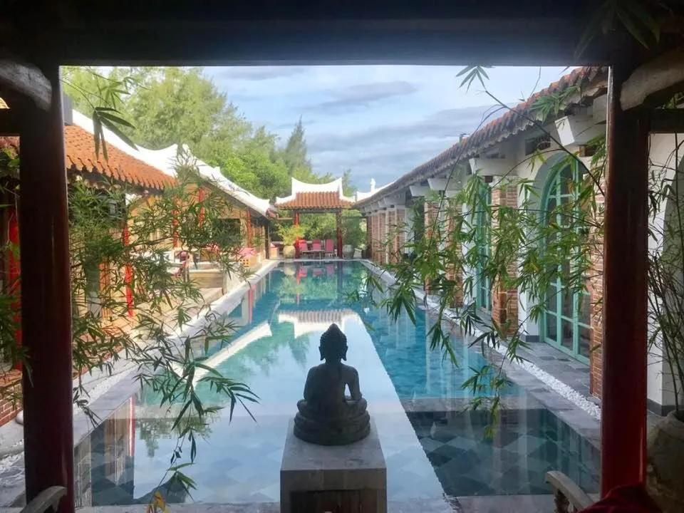 Restaurant/places to eat in Villa Louise Hue Beach Boutique Hotel