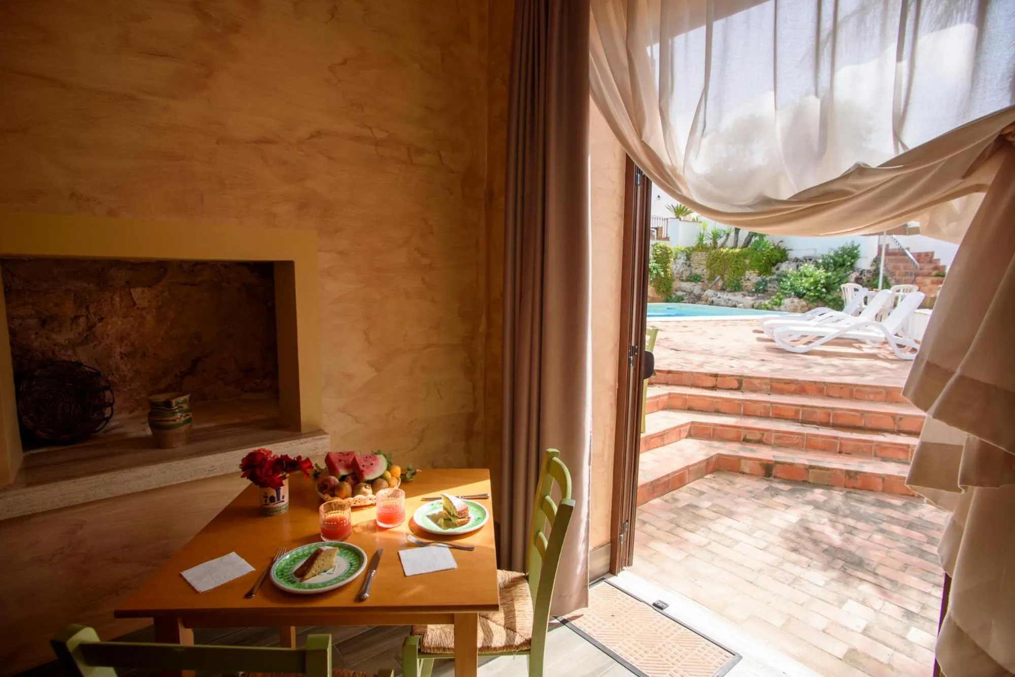 Pool view in Case Di Latomie