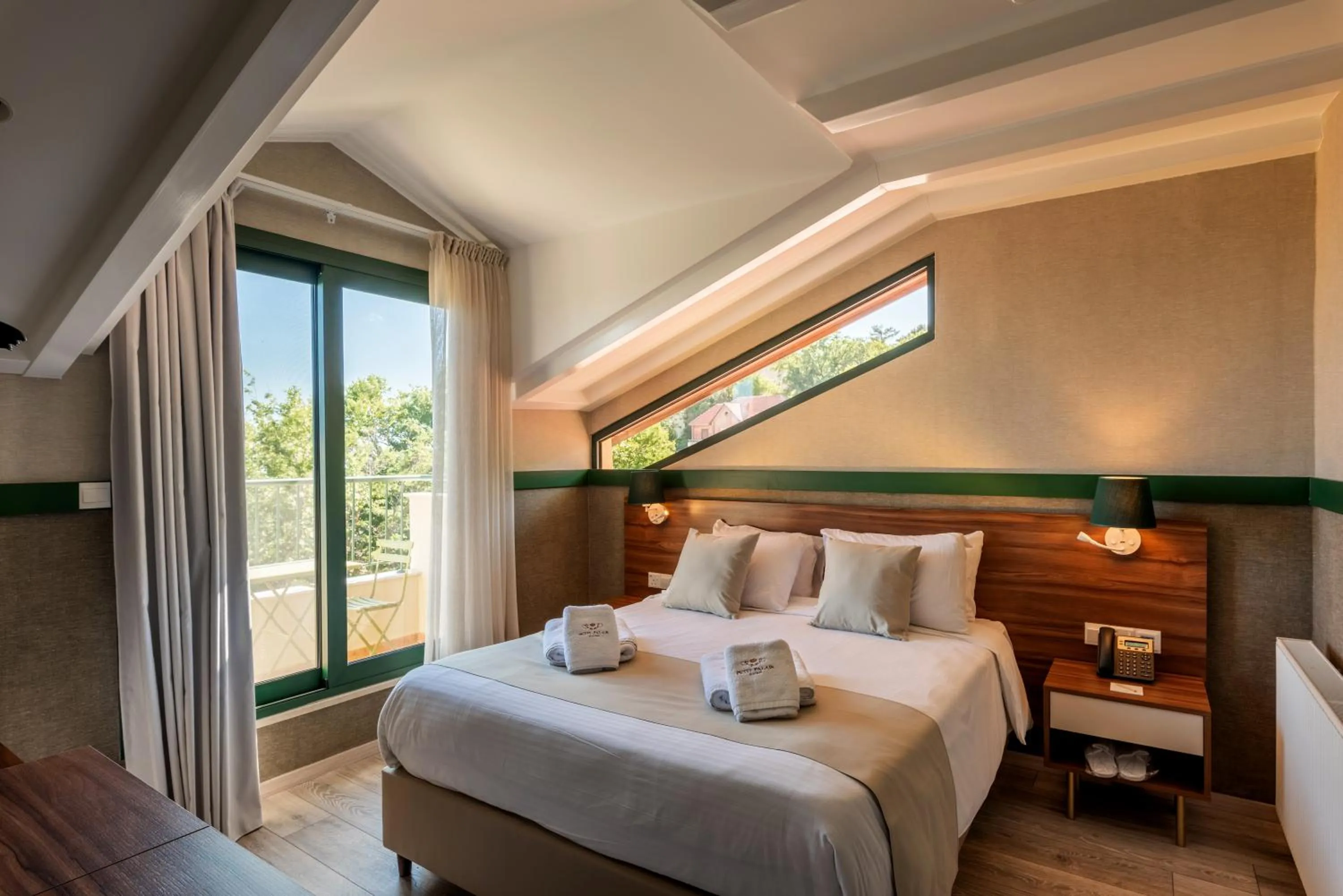 Bed in Petit Palais Platres Boutique Hotel