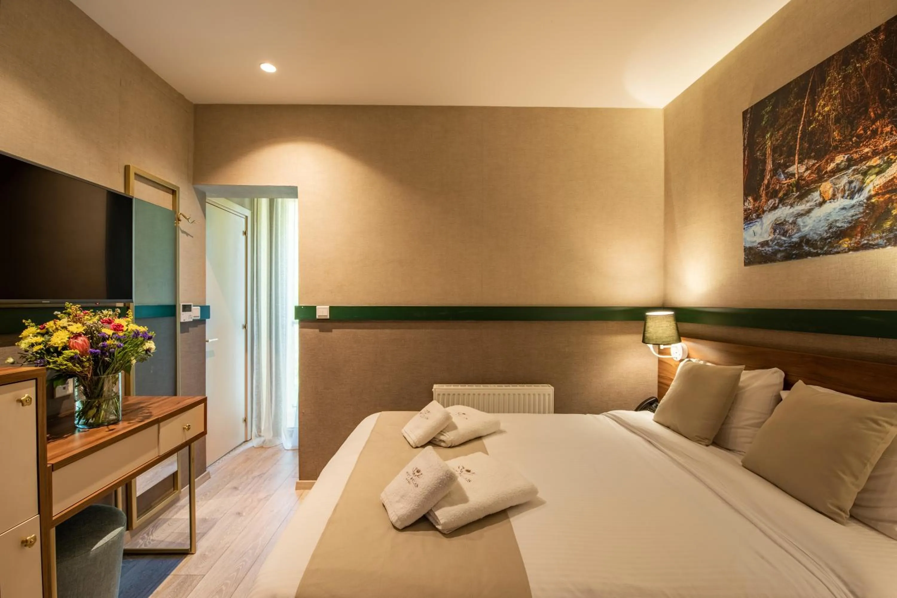 Bed in Petit Palais Platres Boutique Hotel