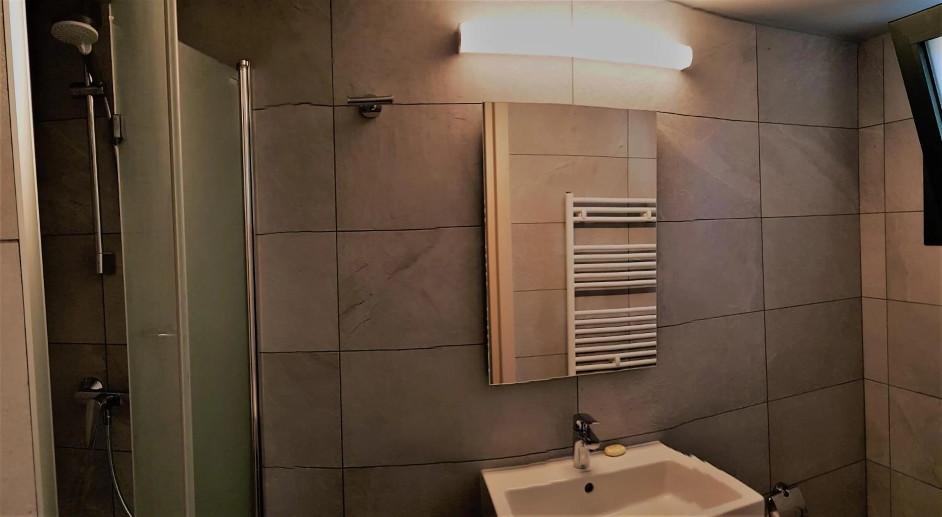 Bathroom in Petit Palais Platres Boutique Hotel