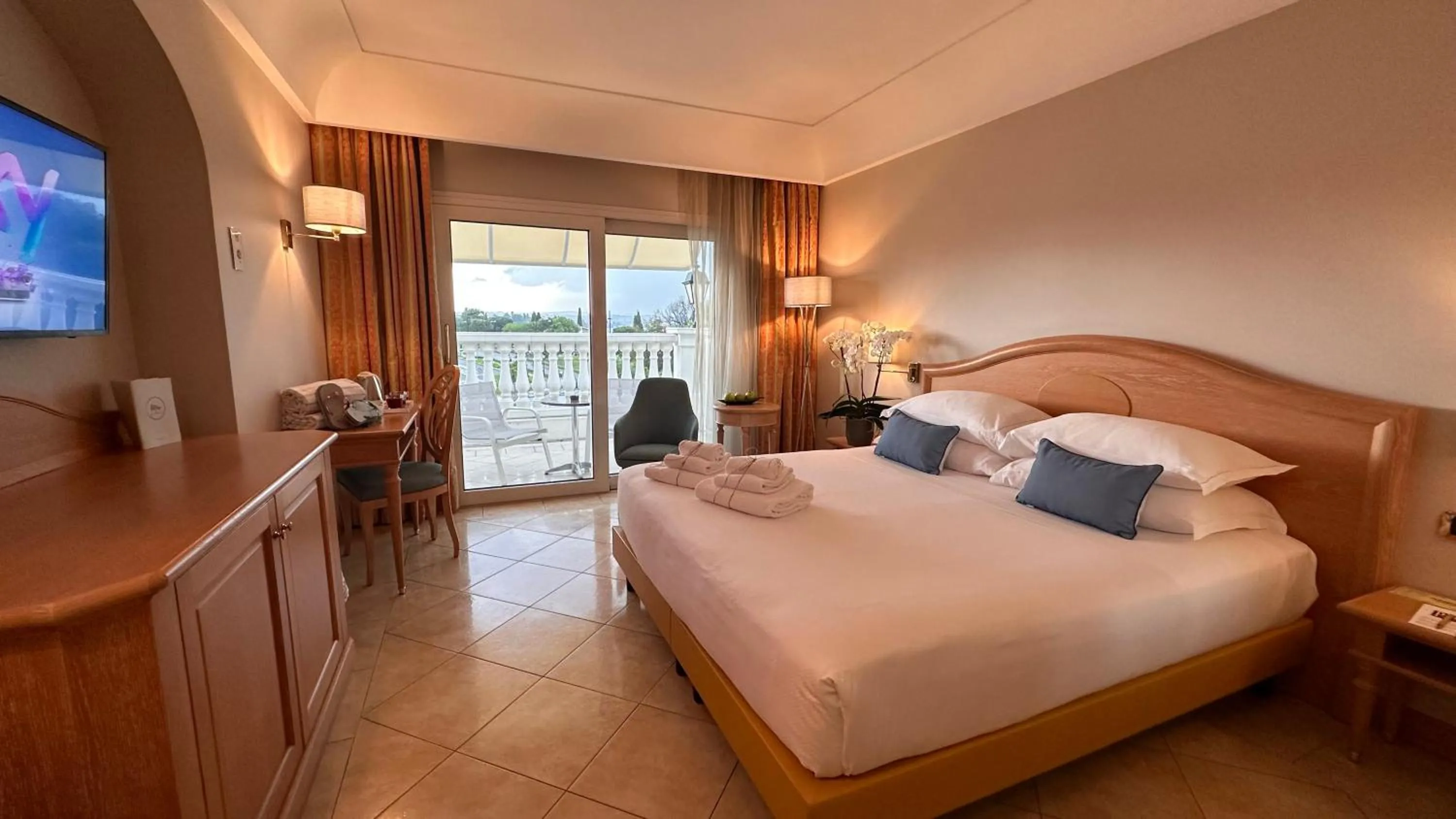 Bed in Palace Hotel Desenzano