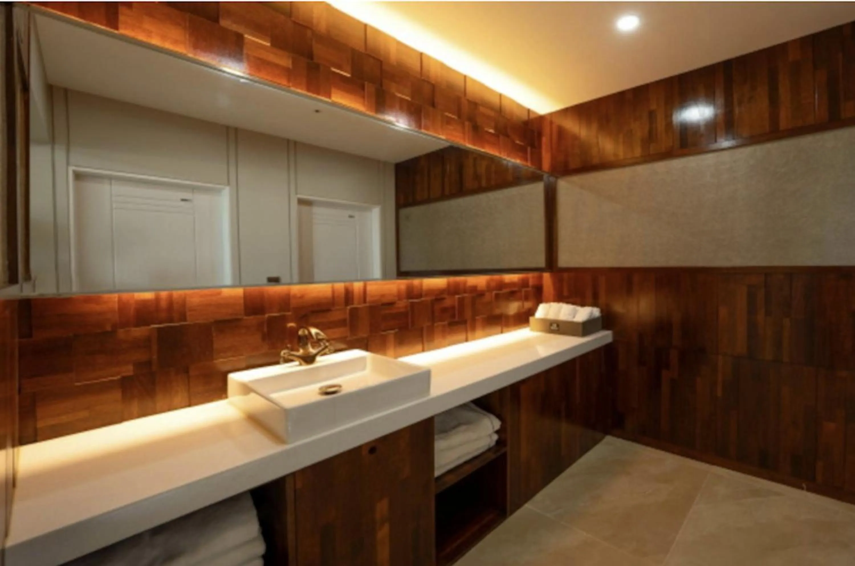 Blanc Hotel & Resort