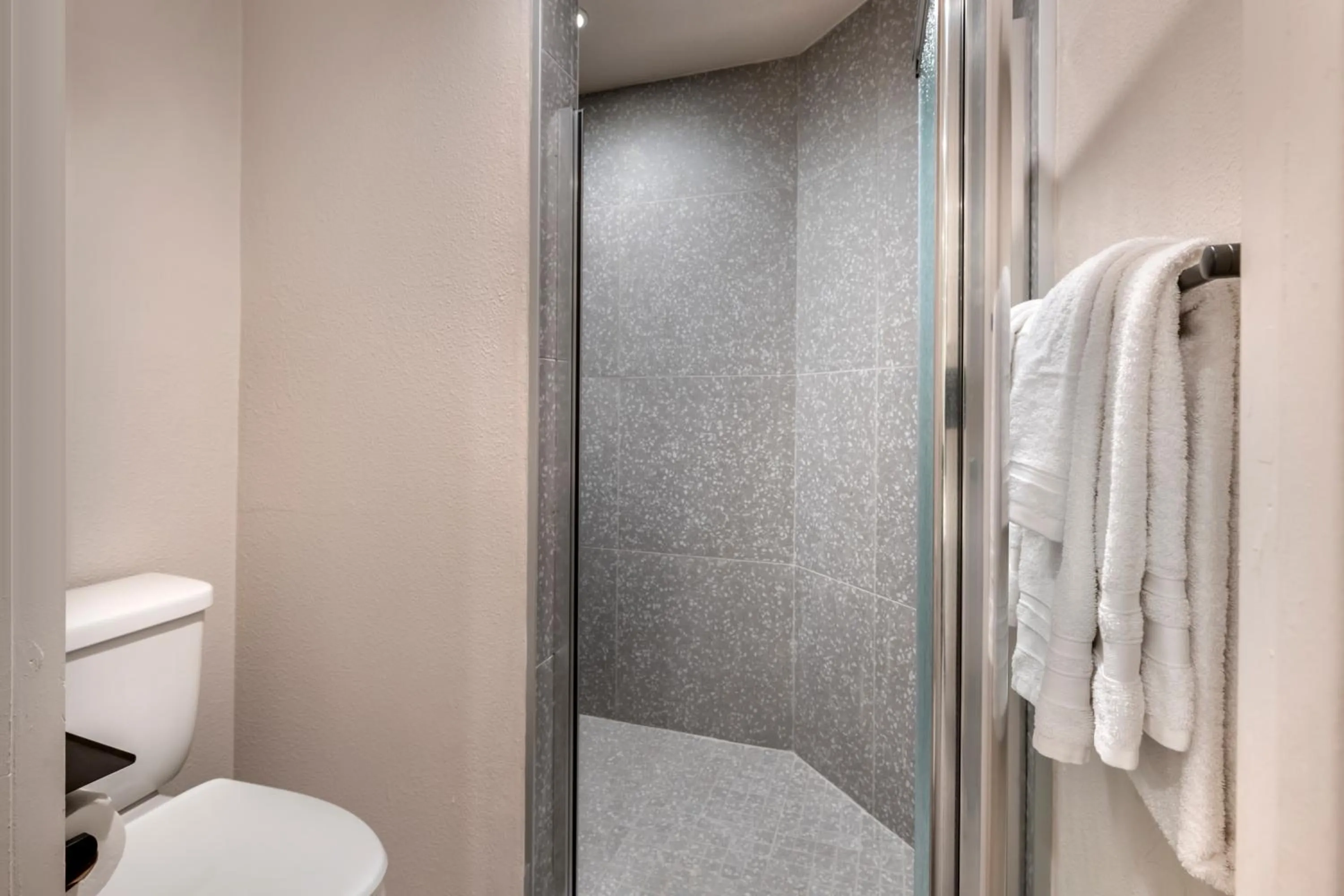 Shower in voco Kissimmee Orlando by IHG