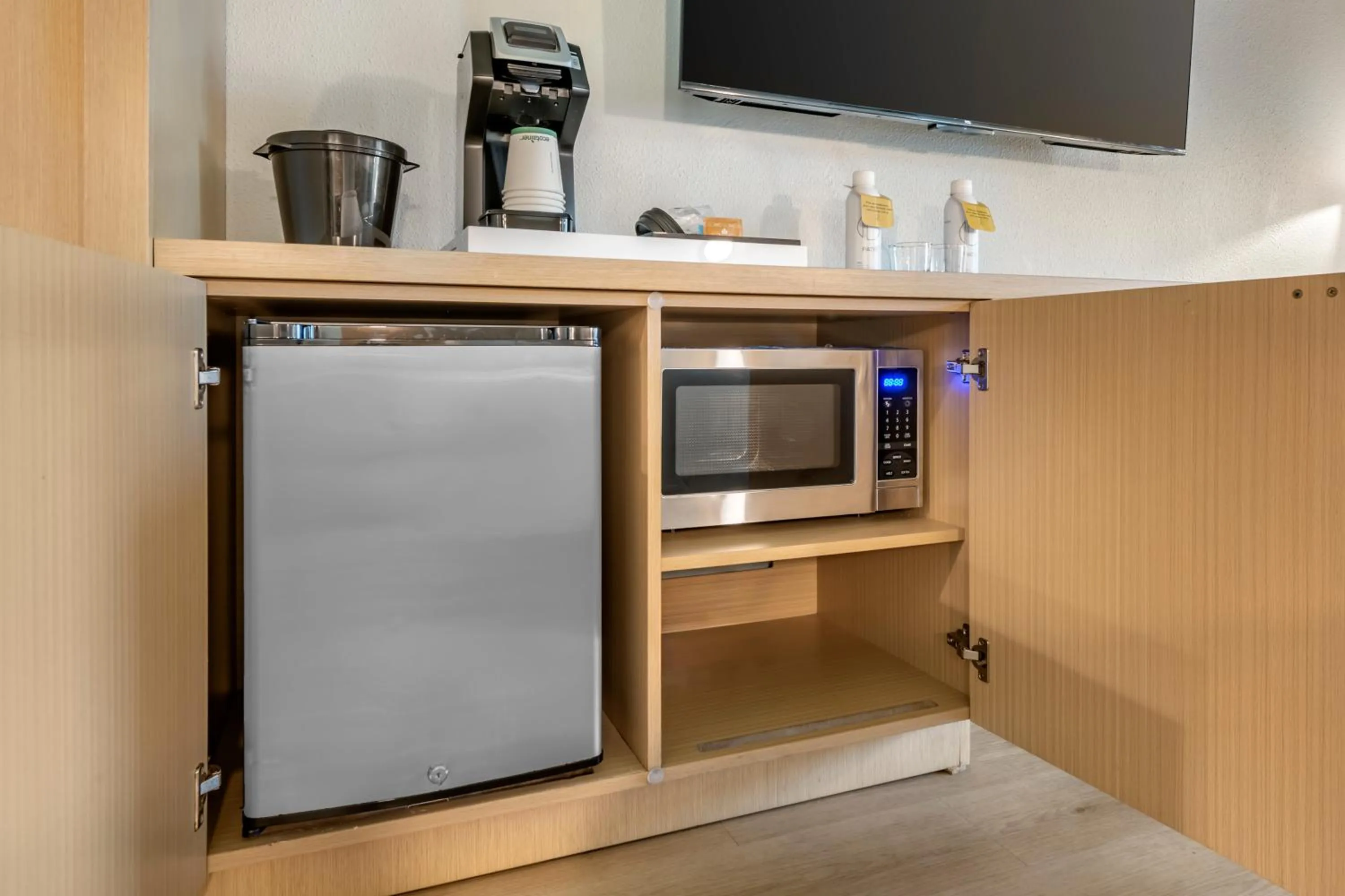 Kitchen or kitchenette in voco Kissimmee Orlando by IHG