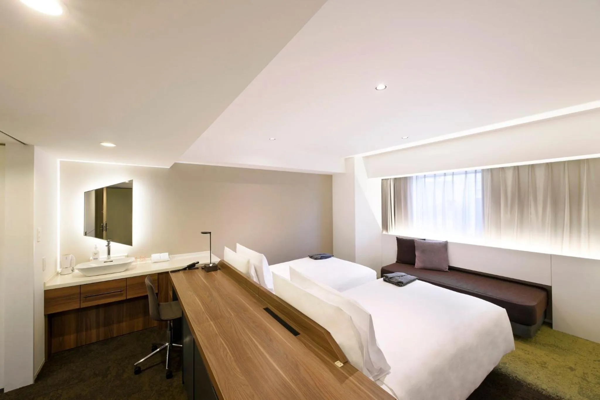 Photo of the whole room, Bed in Holiday Inn & Suites Sapporo Odori Park by IHG